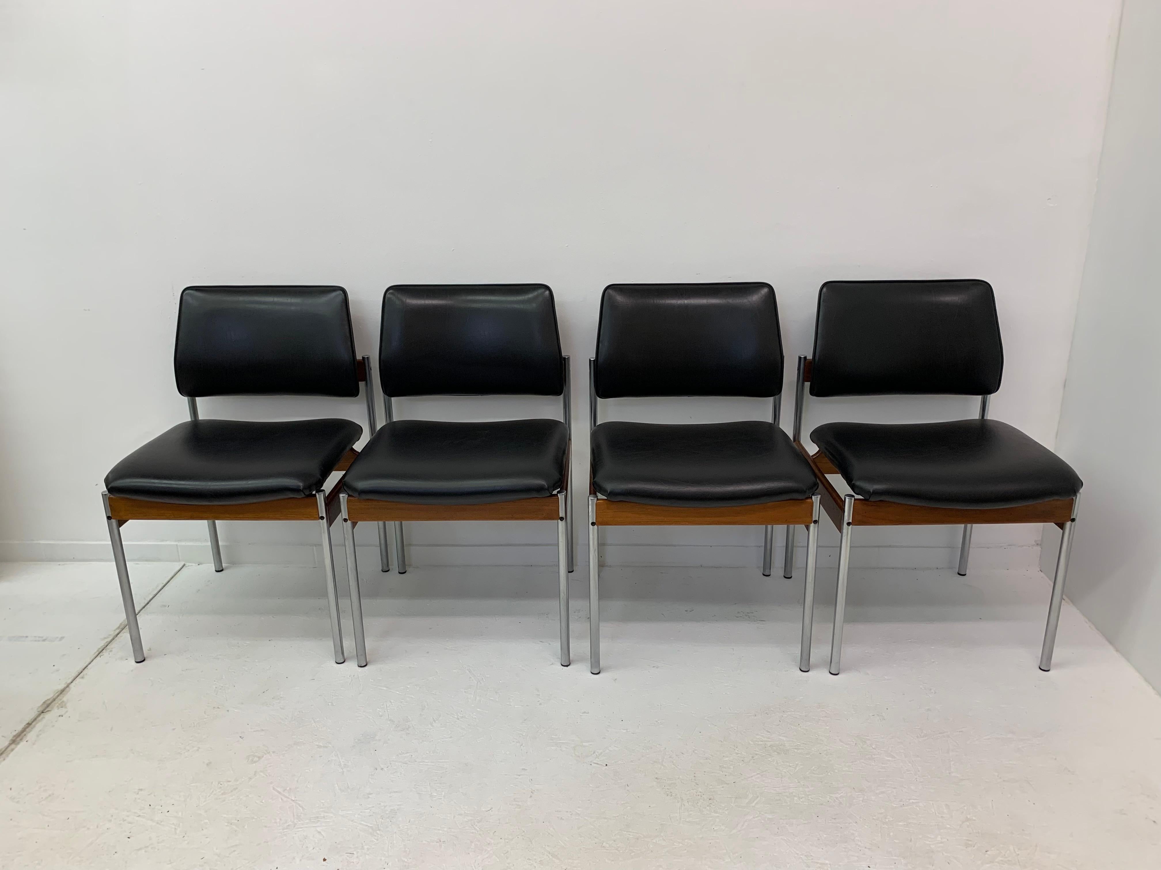 Mid-century design dining chairs from Thereca, 1960s, Set of 4 In Good Condition For Sale In Delft, NL