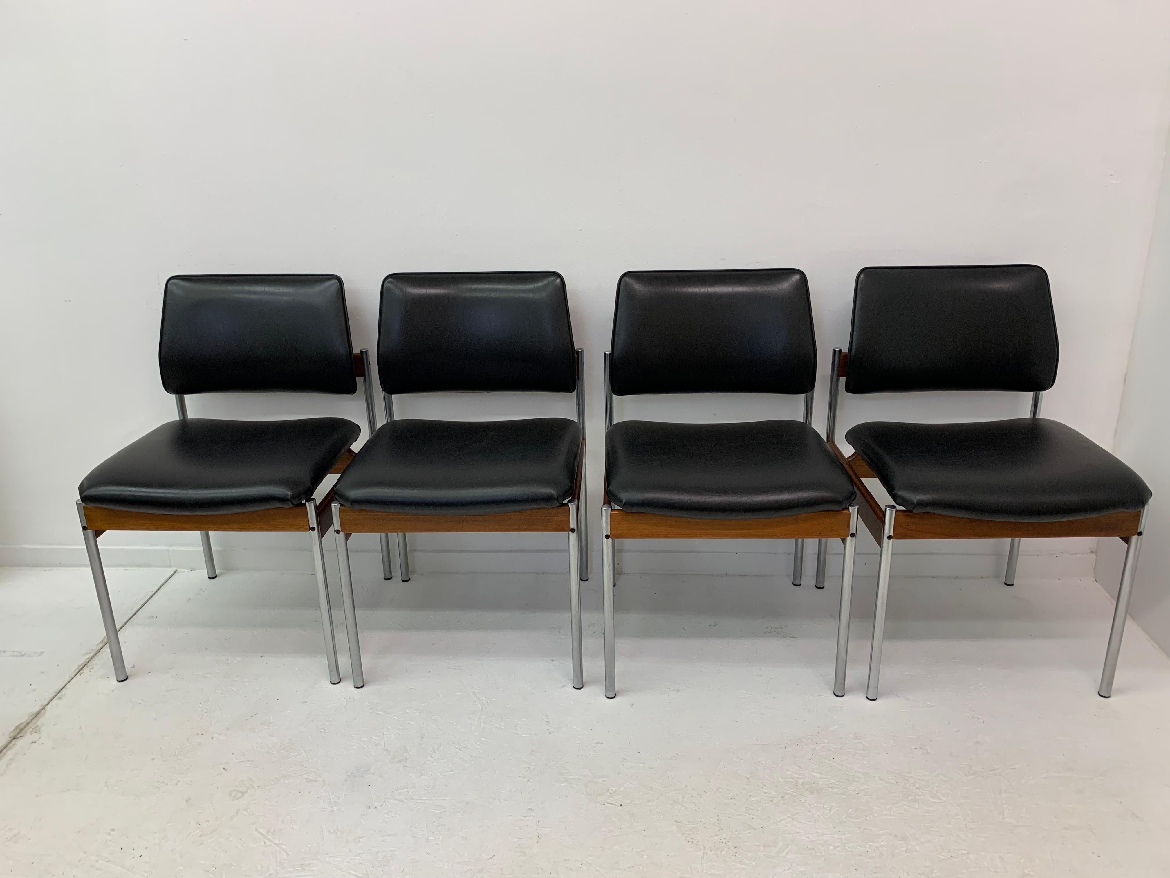 Milieu du XXe siècle Chaises de salle à manger design du milieu du siècle de Thereca, années 1960, lot de 4 en vente