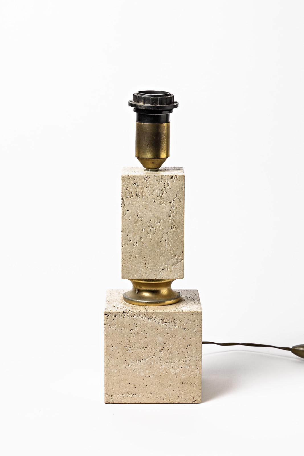 French handmade production, circa 1970.

Elegant travertine table lamp.

Original good condition.

Electric system is ok.

Lightly used gilding

Measures: Height 36cm, large 11cm, depth 11cm.