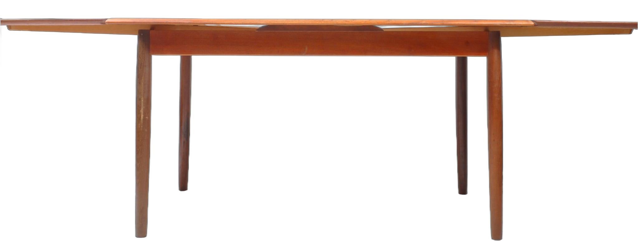 Mid Century Design Farstrup Danish Design Dining Table, 1960’s (Moderne der Mitte des Jahrhunderts) im Angebot