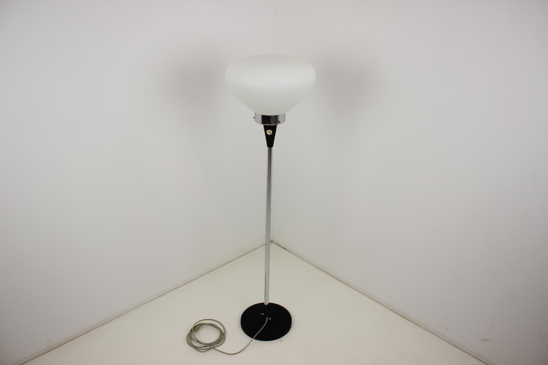 Mid-Century moderno Lampada da terra di design di metà secolo/ Lidokov, anni '70 in vendita