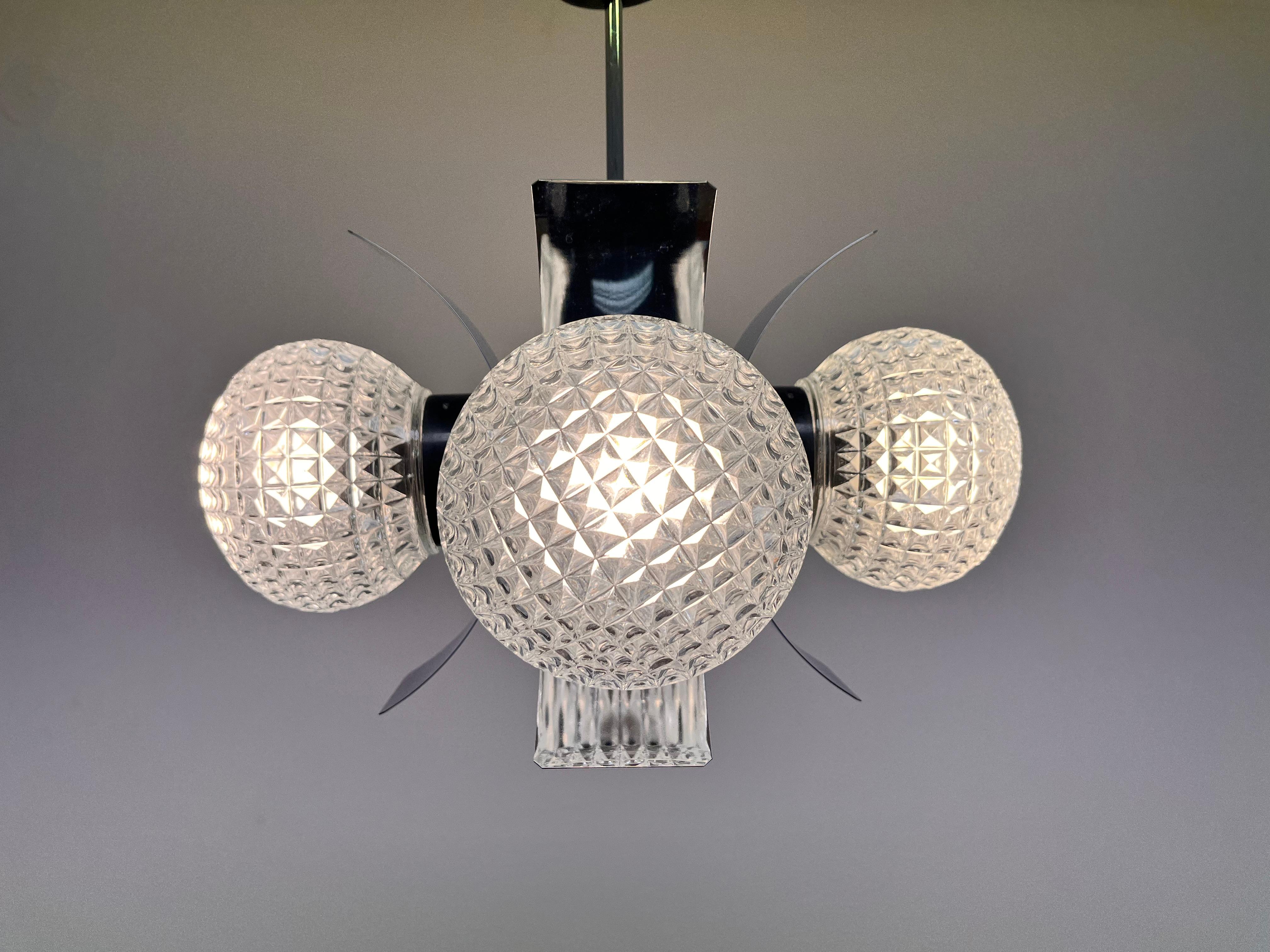 - Cecoslovacchia
- 1970s
- originale in perfette condizioni
- l'altezza può essere ridotta
jr