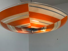Suspension en verre de style « mid-century » signée Napako, Tchécoslovaquie, années 1970.