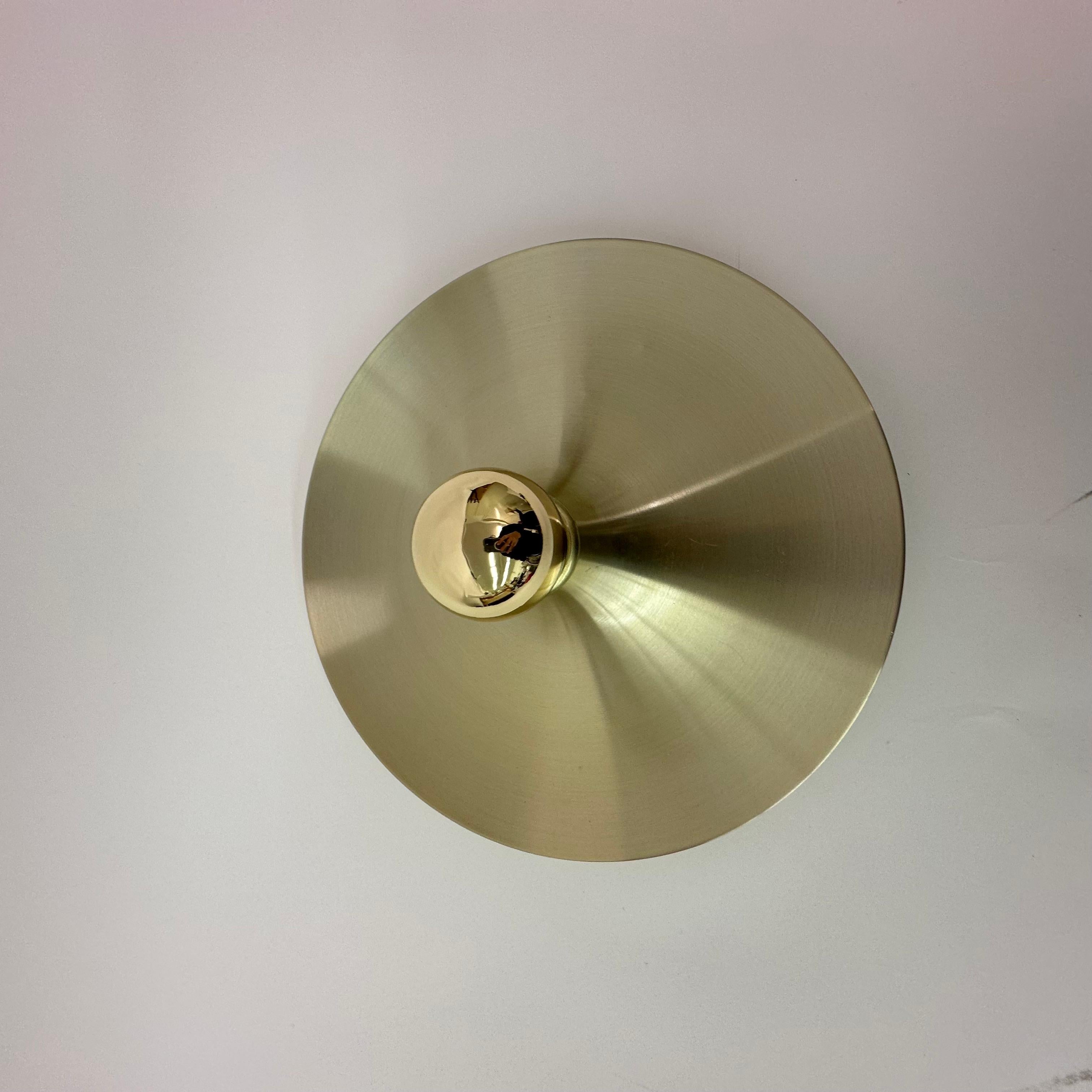 Mid Century design gold wall lamp disc , 1970’s For Sale 6