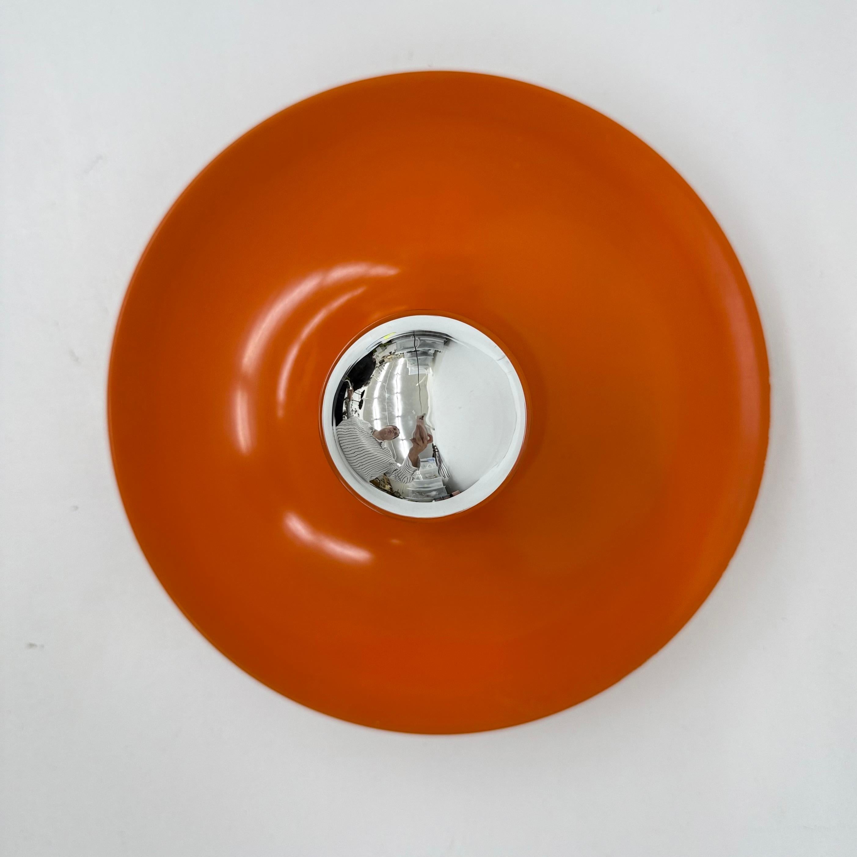 Lámpara de disco honsel naranja de diseño de mediados de siglo de la era espacial , década de 1970 atribuida a Charl en venta 4