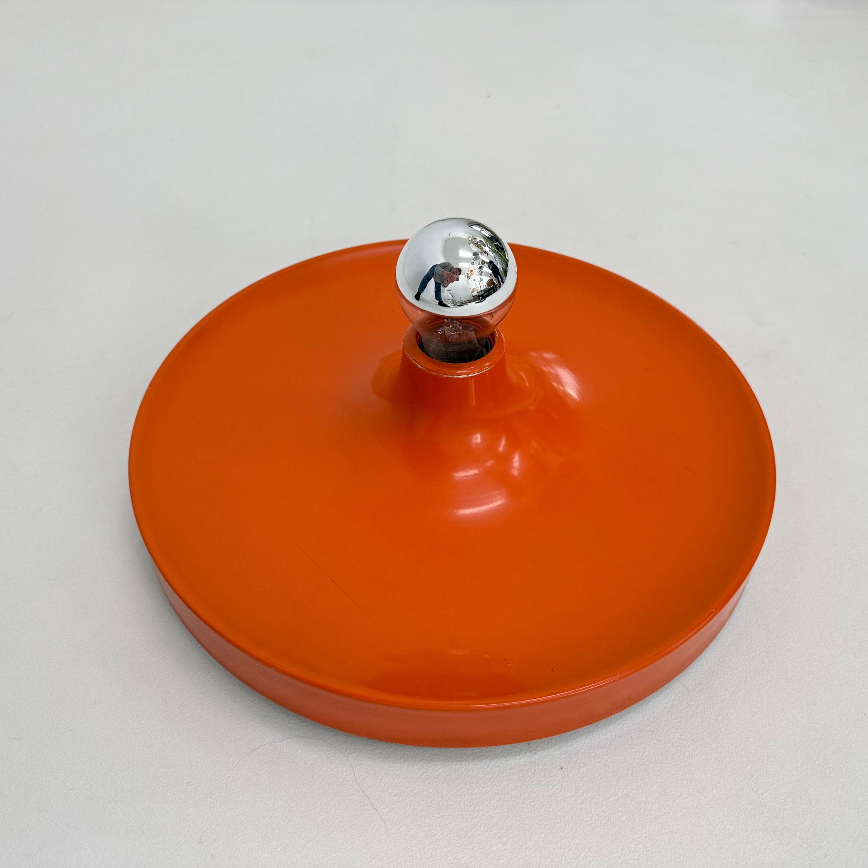 Allemand Lampe à disque de l'ère spatiale Honsel orange, design du milieu du siècle, années 1970  Charlotte Perriand en vente