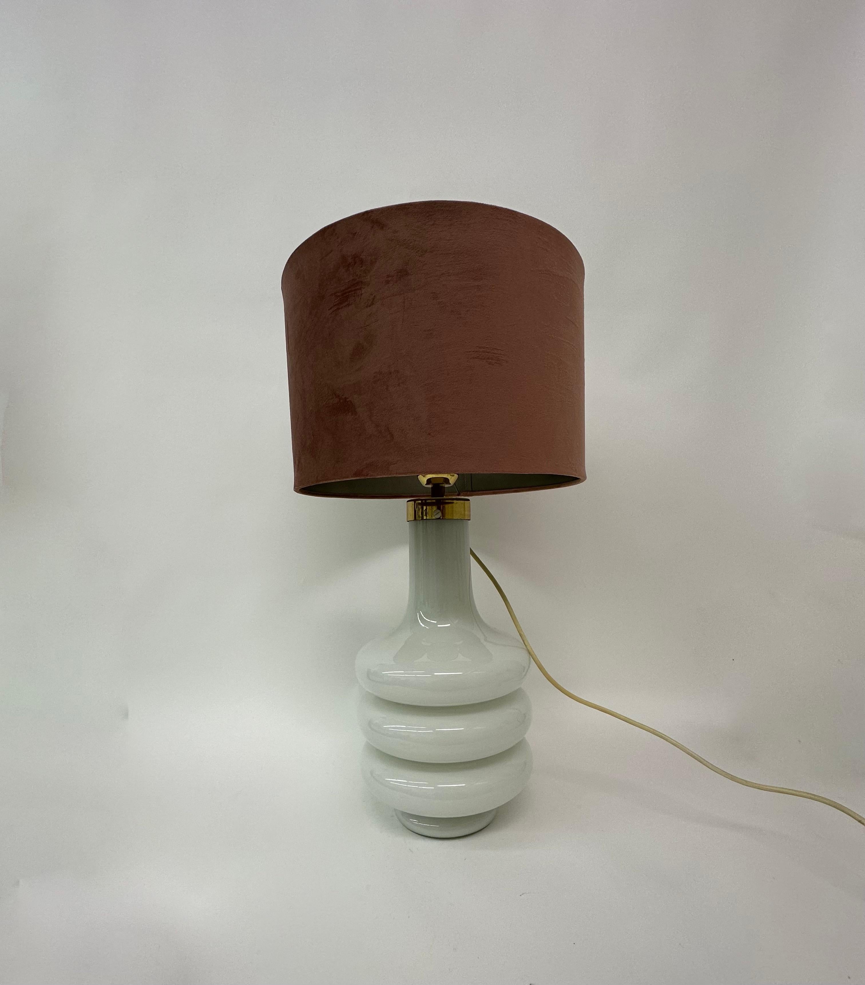 Mid- century design illuminated glass floor / table lamp , 1970’s In Good Condition For Sale In Delft, NL