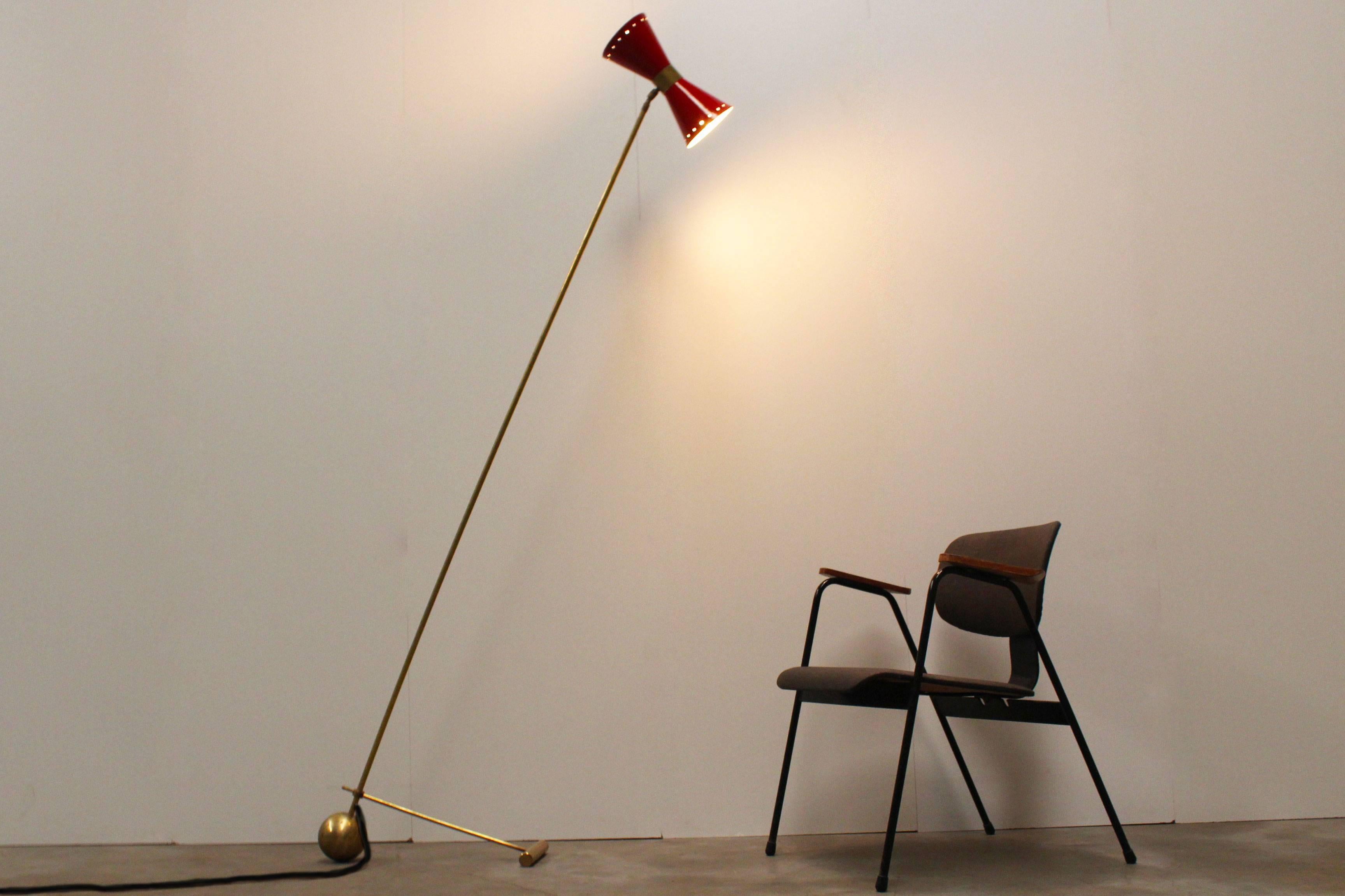 Midcentury Design Italian Brass Floor Lamp Style of 1950s Stilnovo, Gold Red In Good Condition In Ijzendijke, NL