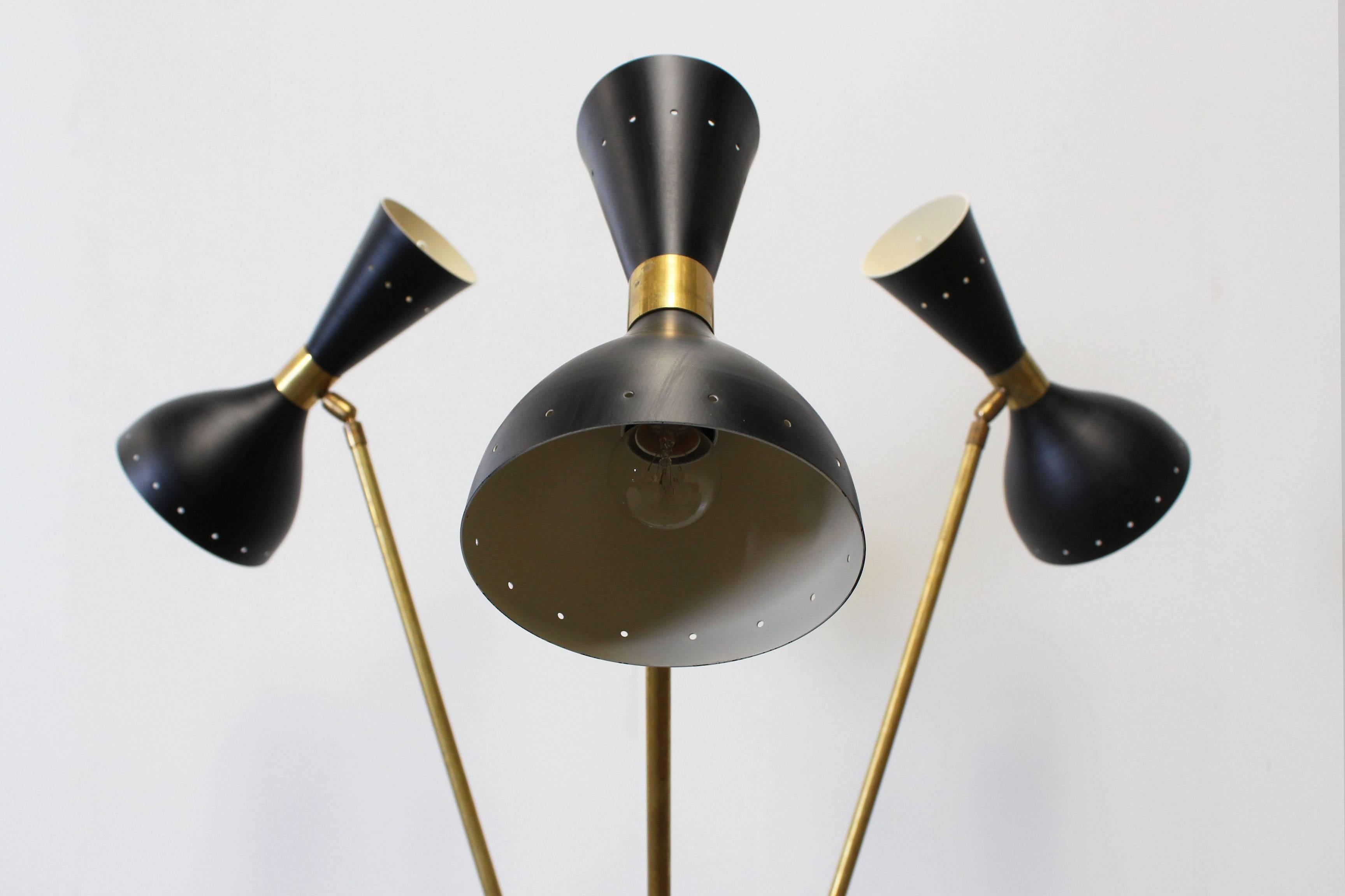 Midcentury Design Italian Minimalist Floor Lamp Style 1950s Stilnovo Brass Black In Good Condition In Ijzendijke, NL