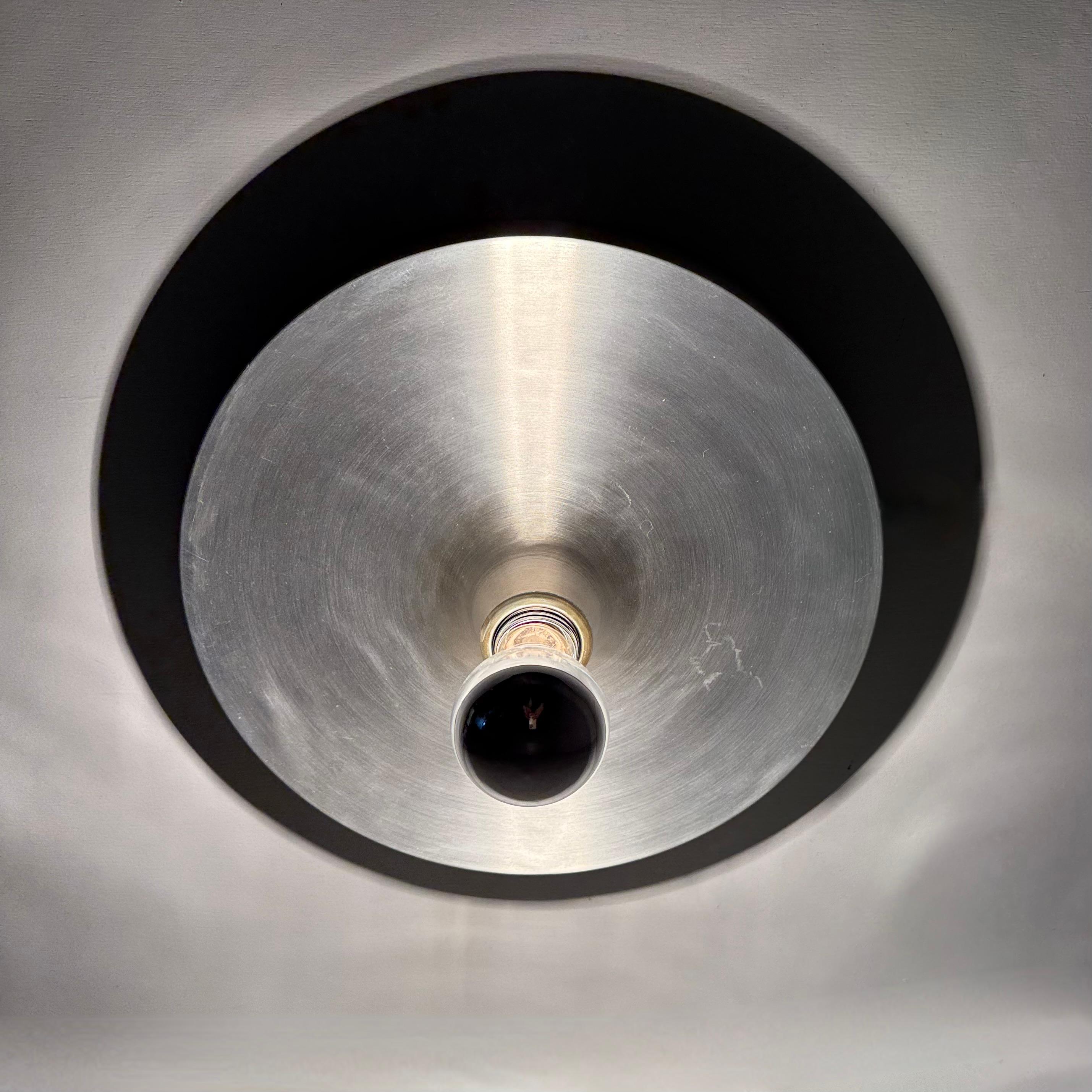 Mid-Century Modern Lampe à disque, design du milieu du siècle, 1970, attribuée à Charlotte Perriand en vente