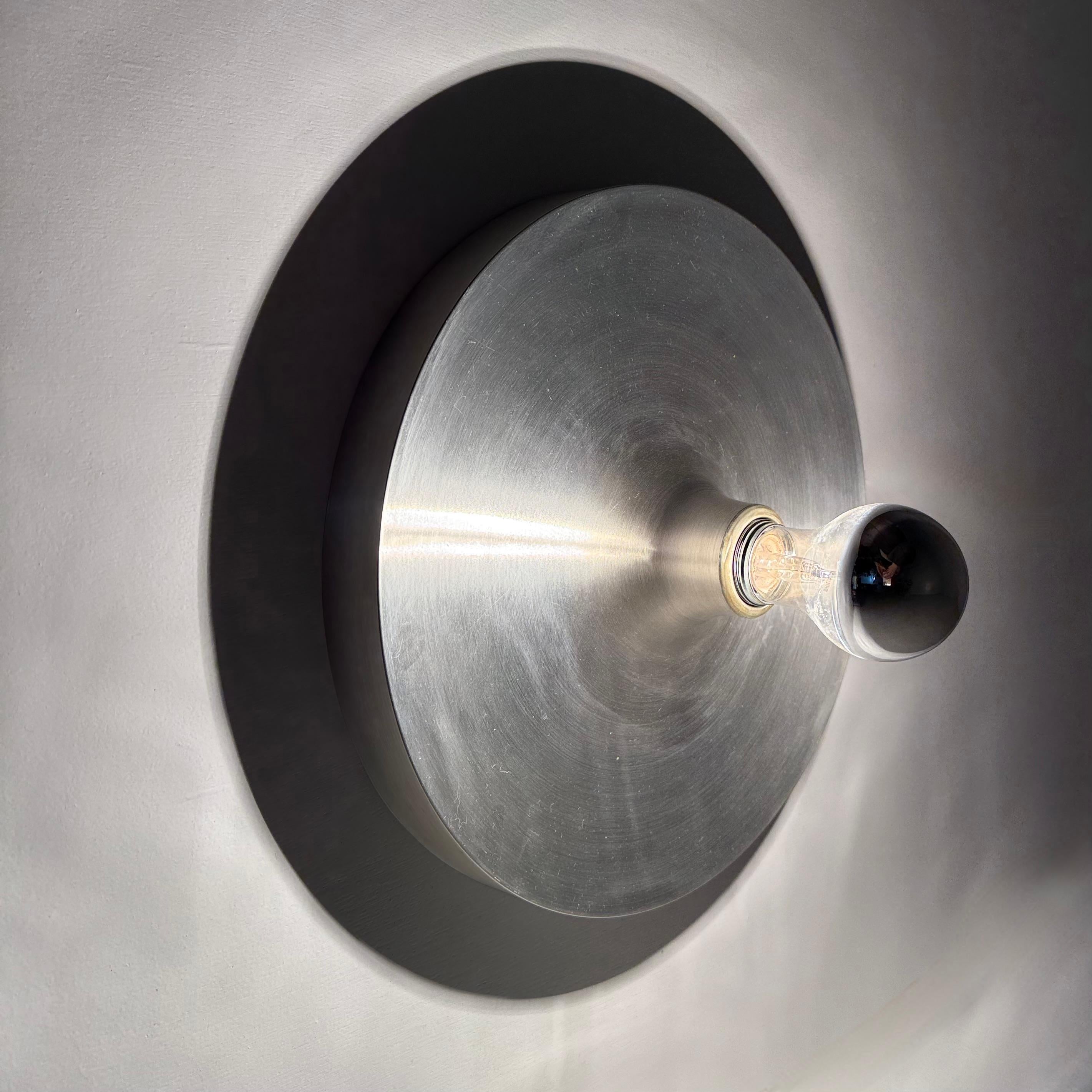 Allemand Lampe à disque, design du milieu du siècle, 1970, attribuée à Charlotte Perriand en vente