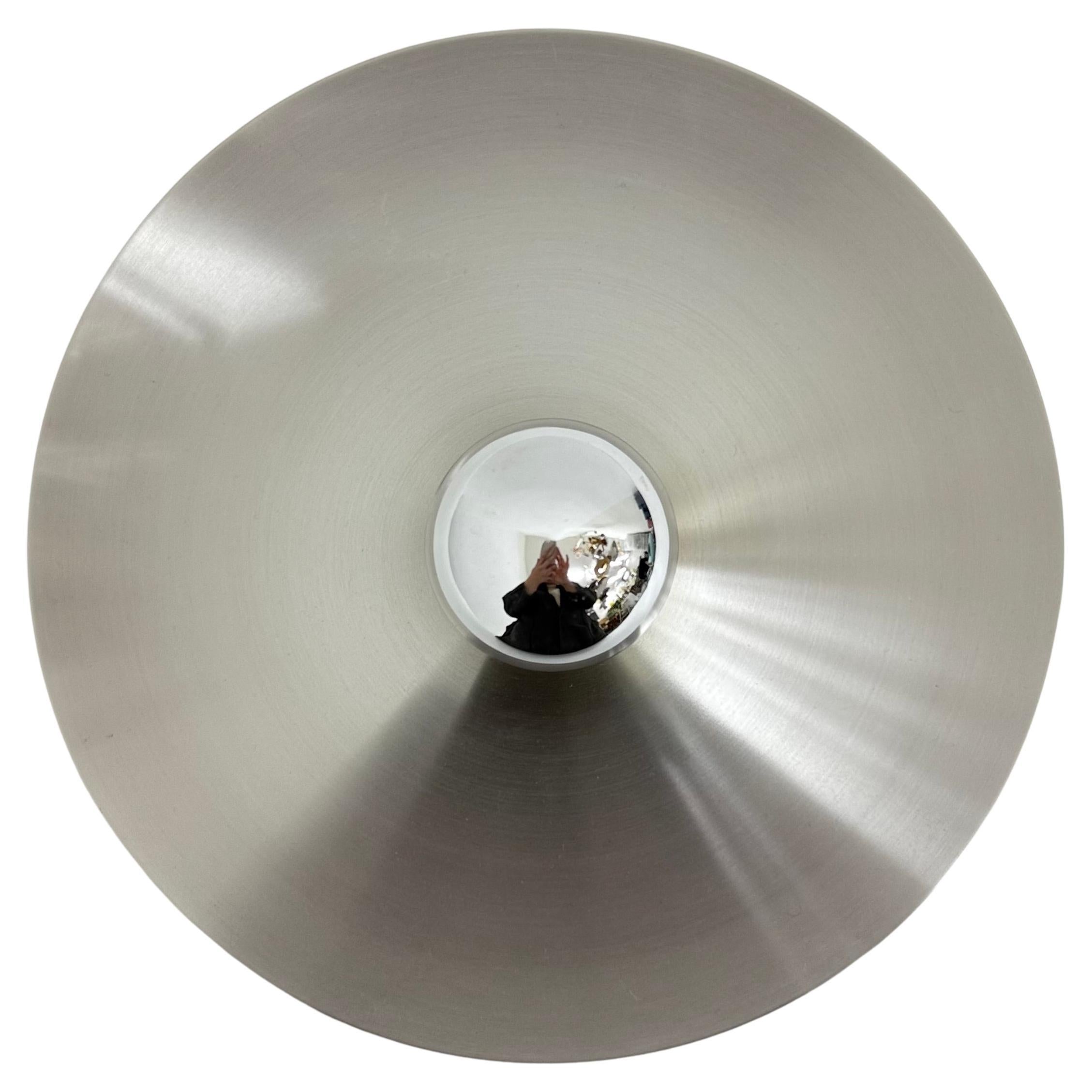 Lampada a disco di grandi dimensioni dal design di metà secolo, anni
70, attribuita a Charlotte Perriand