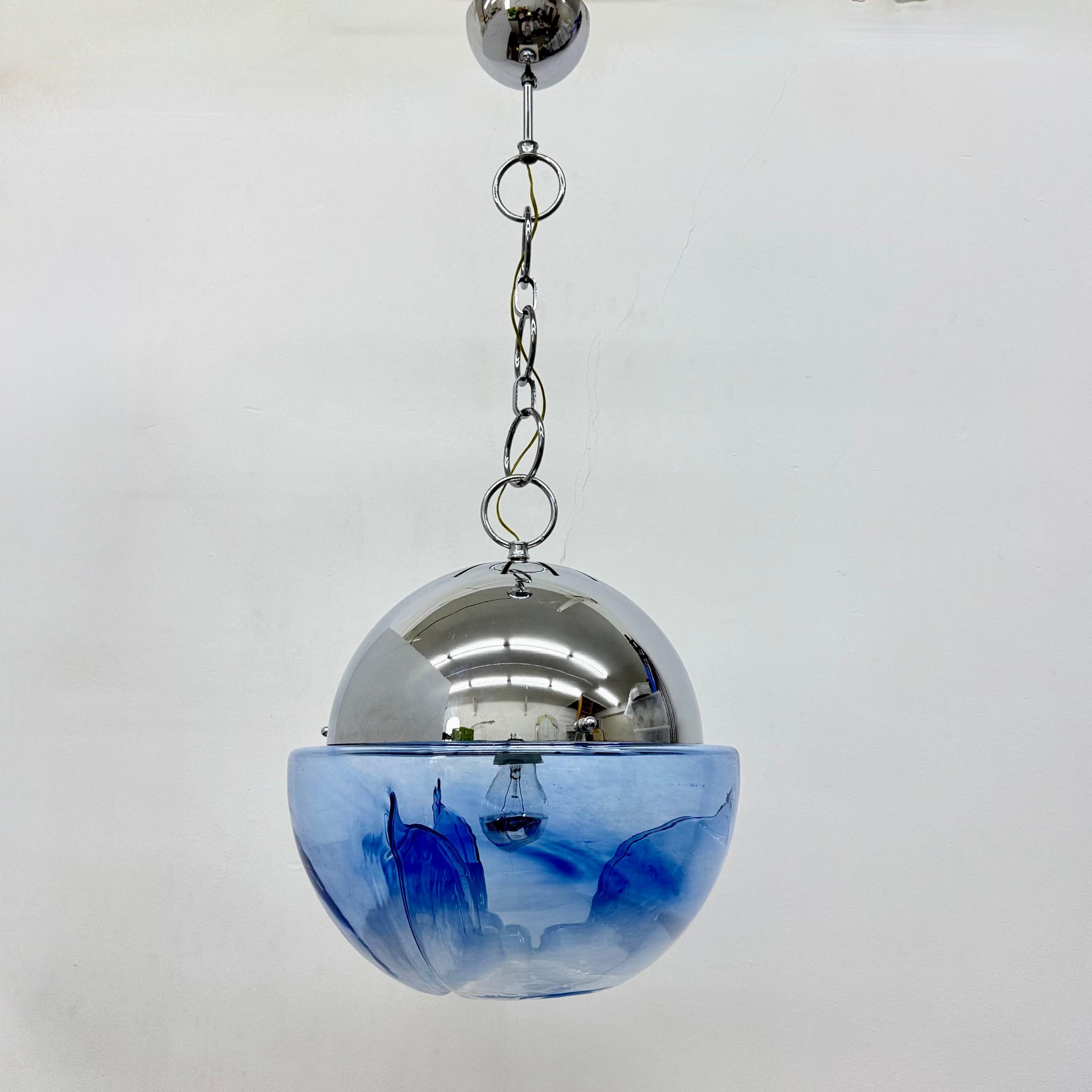 Mid-Century Modern Suspension à globe en verre de Murano, design du milieu du siècle, par Mazzega , 1970 en vente