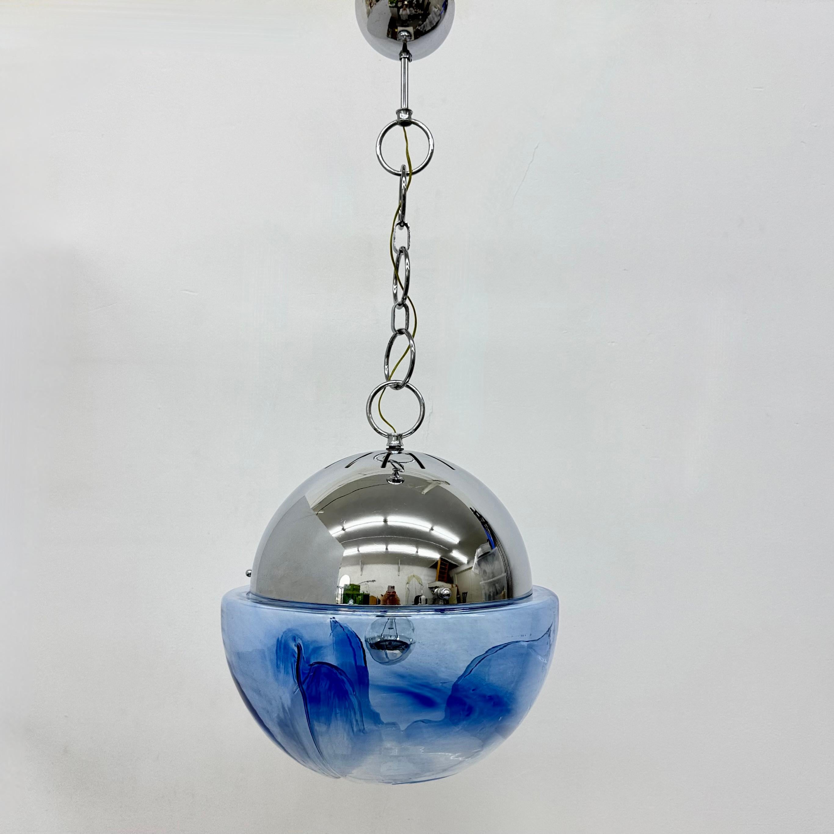 italien Suspension à globe en verre de Murano, design du milieu du siècle, par Mazzega , 1970 en vente