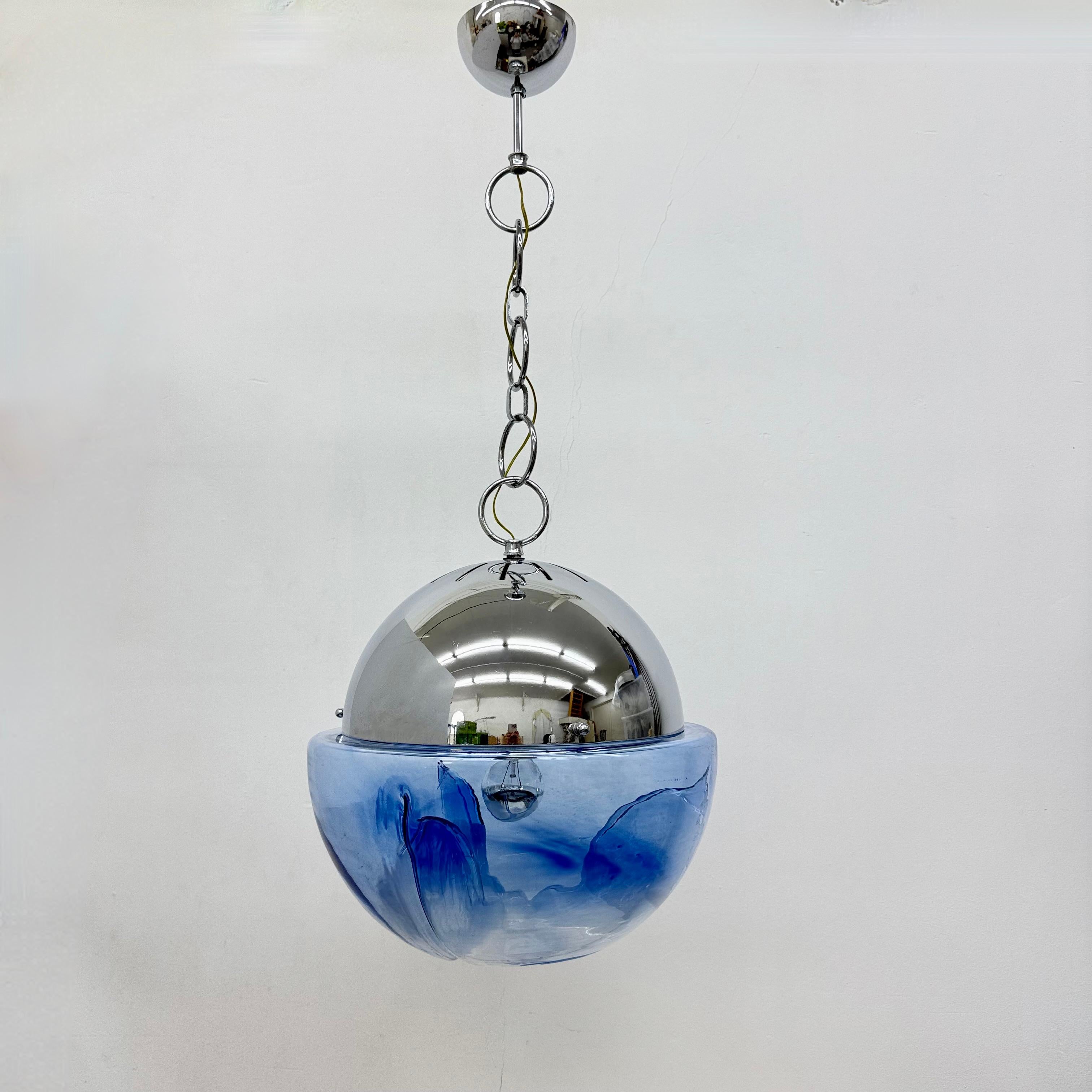 Suspension à globe en verre de Murano, design du milieu du siècle, par Mazzega , 1970 Bon état - En vente à Delft, NL