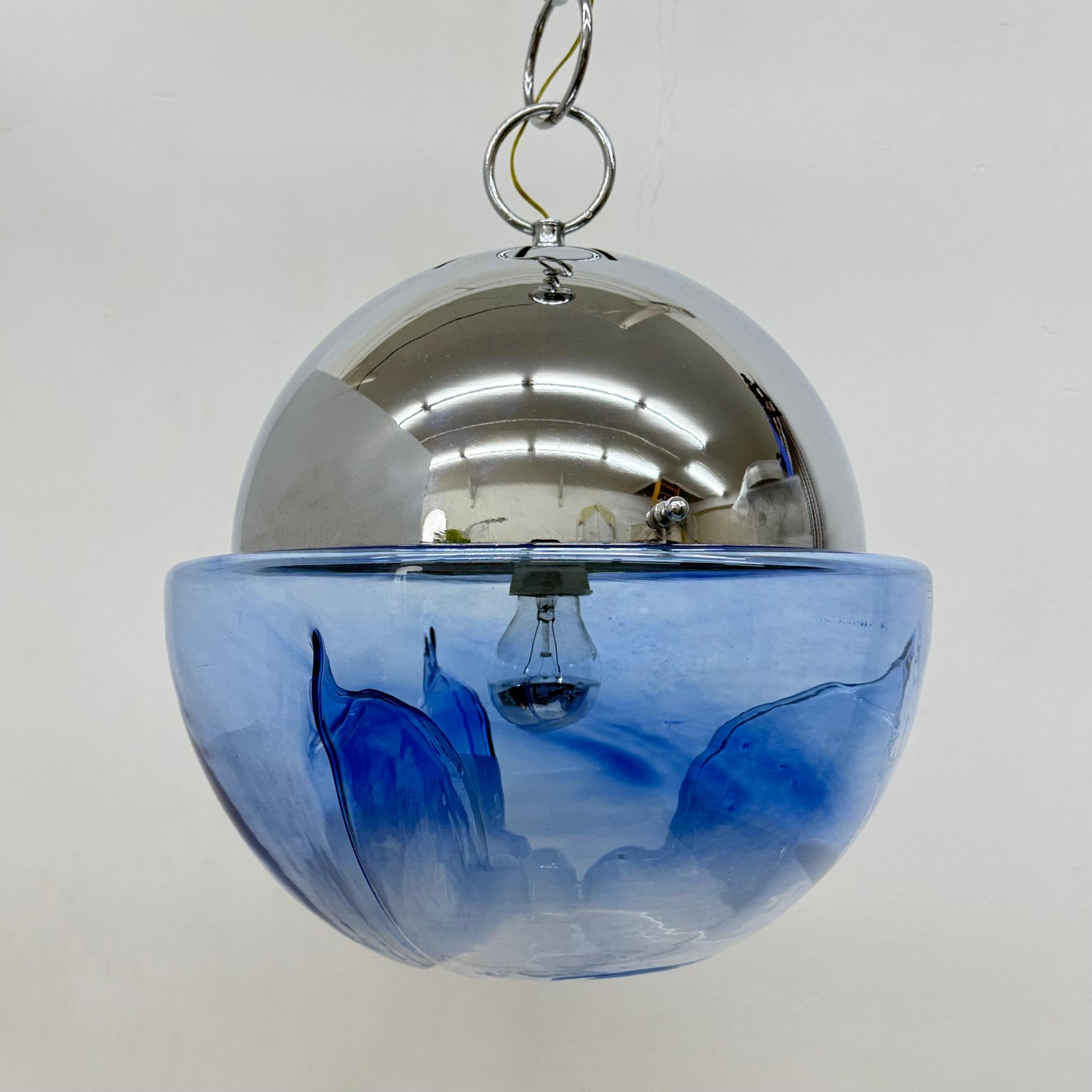 Suspension à globe en verre de Murano, design du milieu du siècle, par Mazzega , 1970 en vente 2