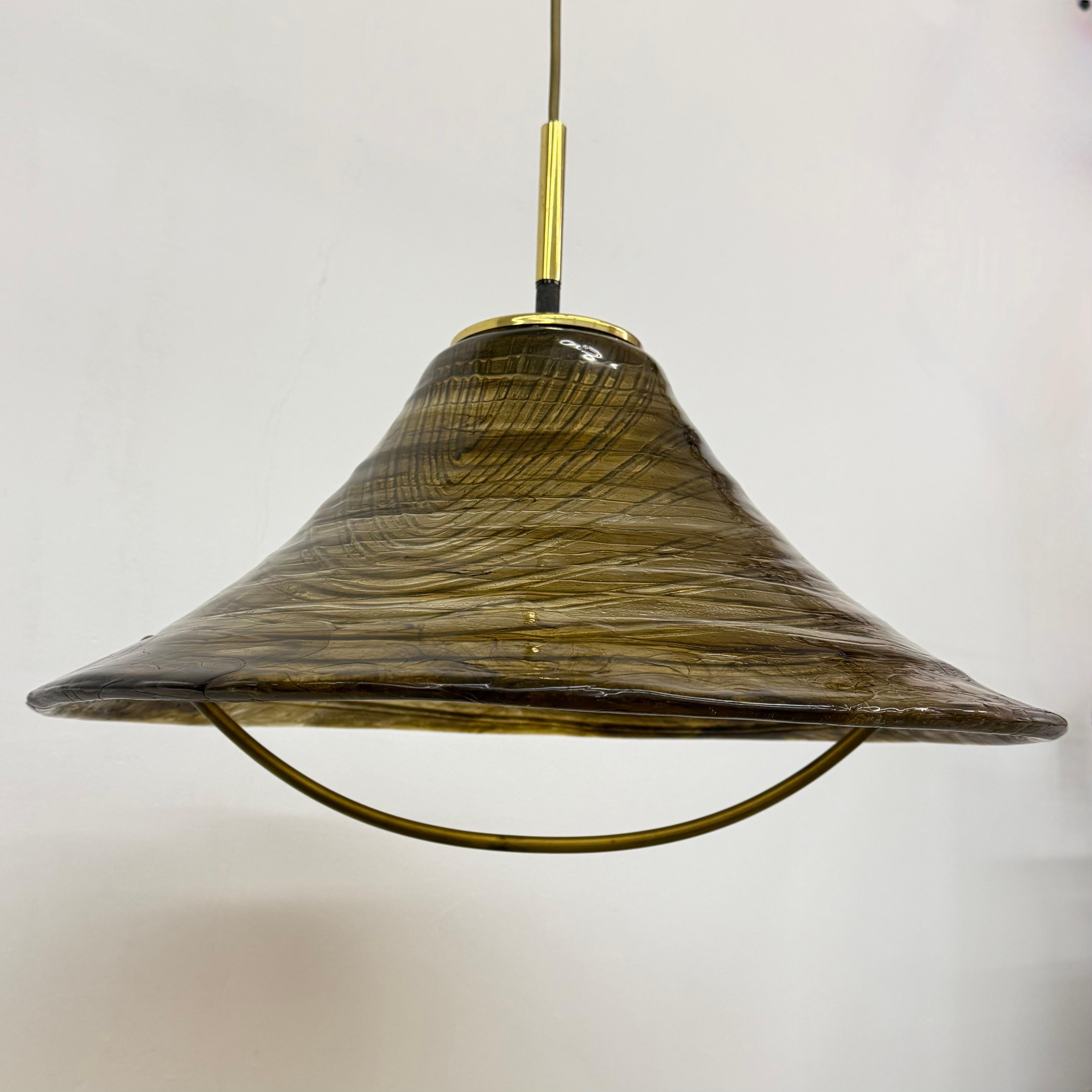 Mid-Century moderno Lampada a sospensione in lucite dal design di metà secolo, anni '70 in vendita