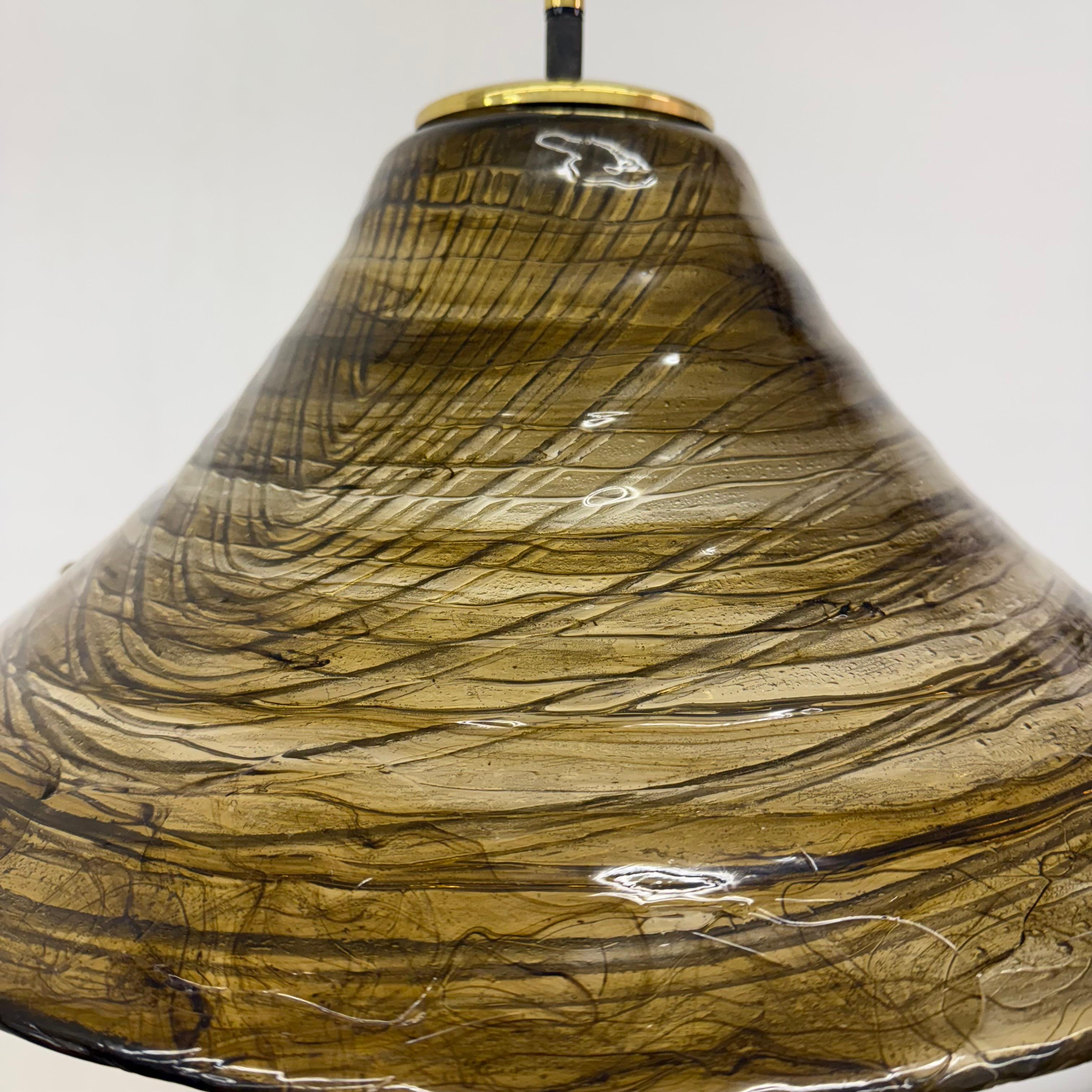 Lampada a sospensione in lucite dal design di metà secolo, anni '70 in vendita 2