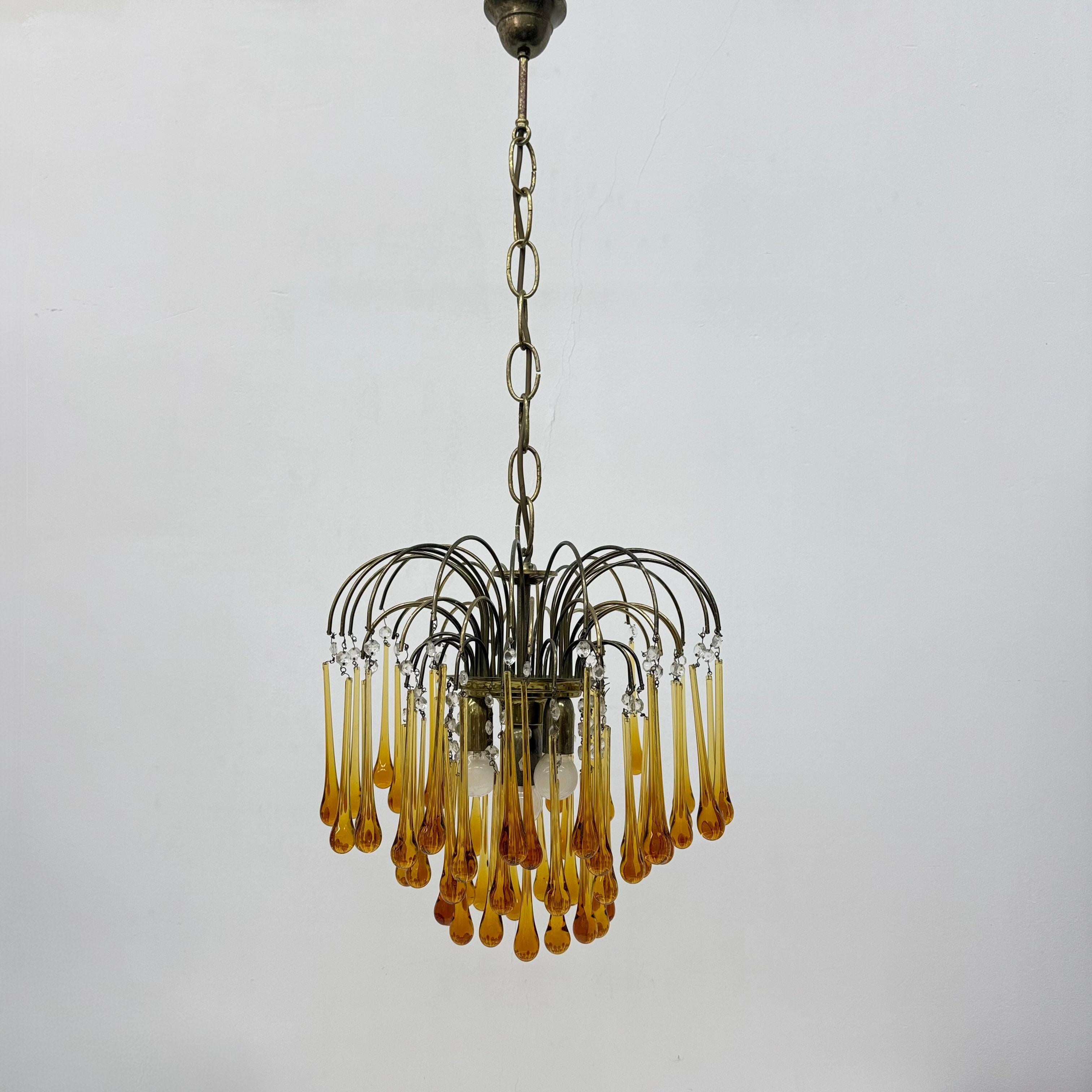 Lampadario a goccia in vetro ambrato di Murano di design di metà secolo, anni '70 in vendita 10