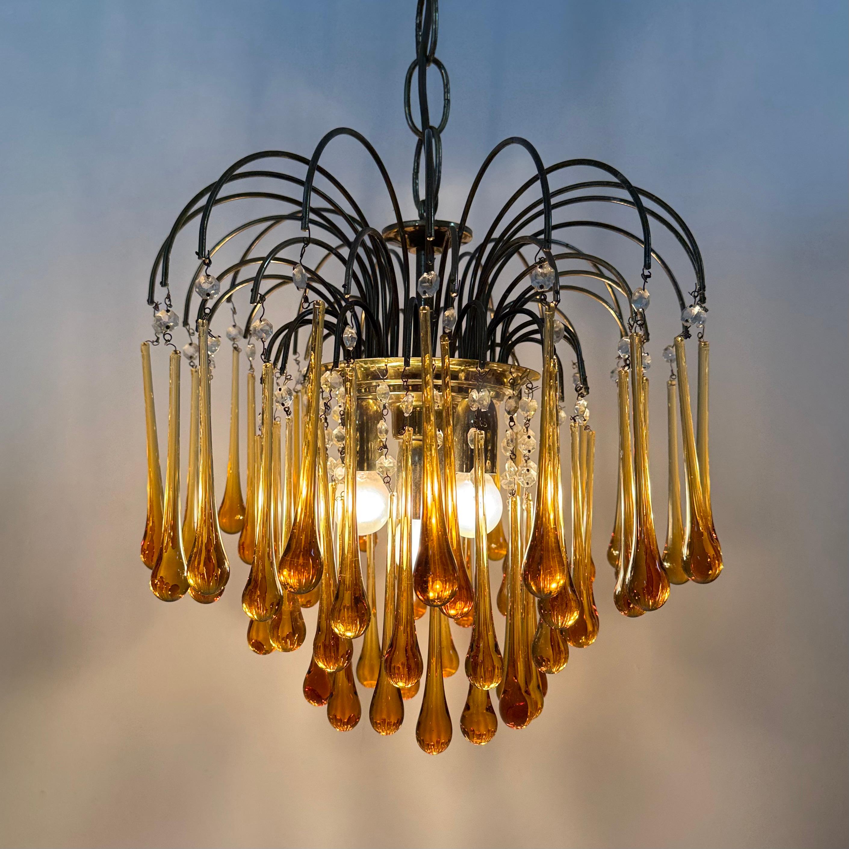 Mid-Century moderno Lampadario a goccia in vetro ambrato di Murano di design di metà secolo, anni '70 in vendita