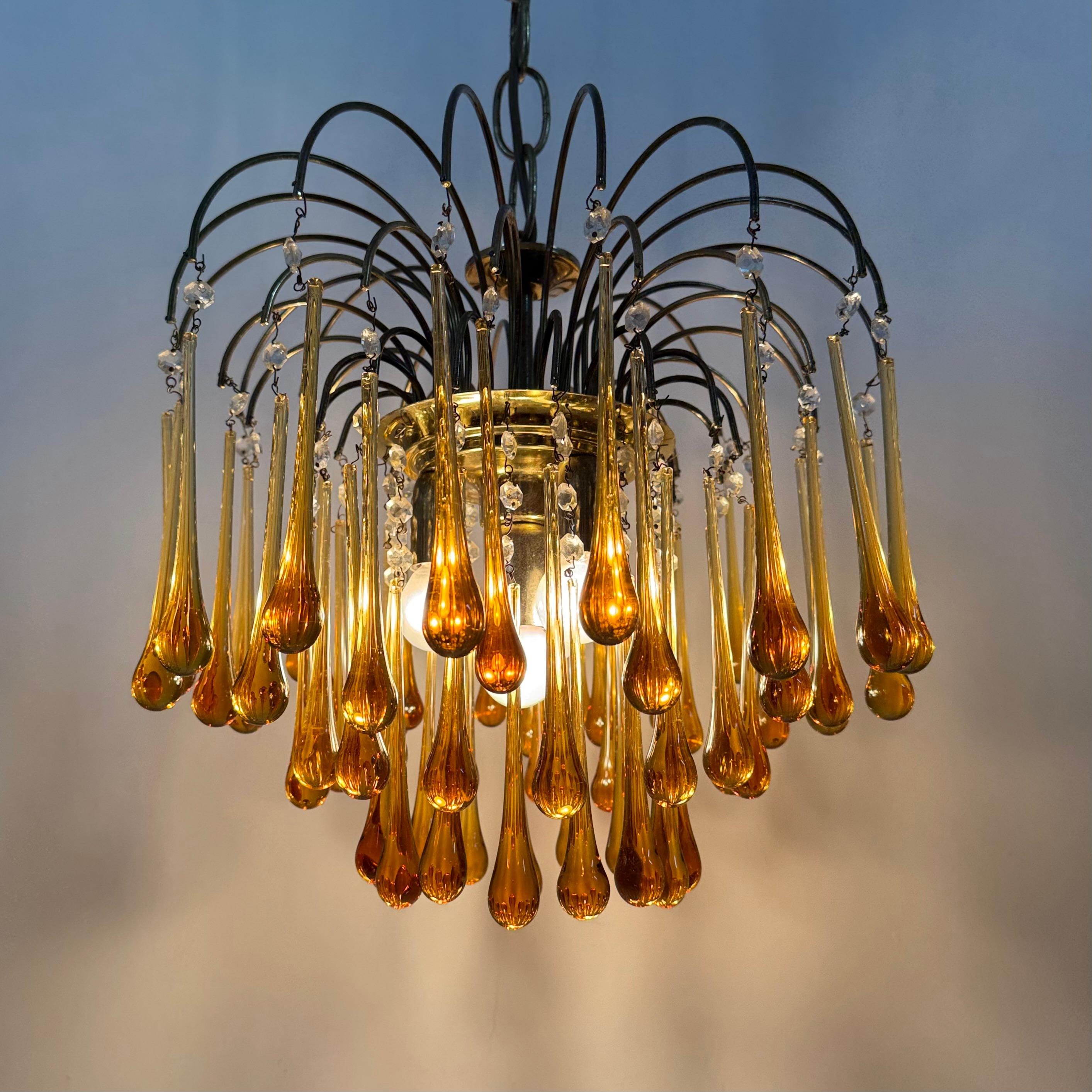 Lampadario a goccia in vetro ambrato di Murano di design di metà secolo, anni '70 In condizioni buone in vendita a Delft, NL