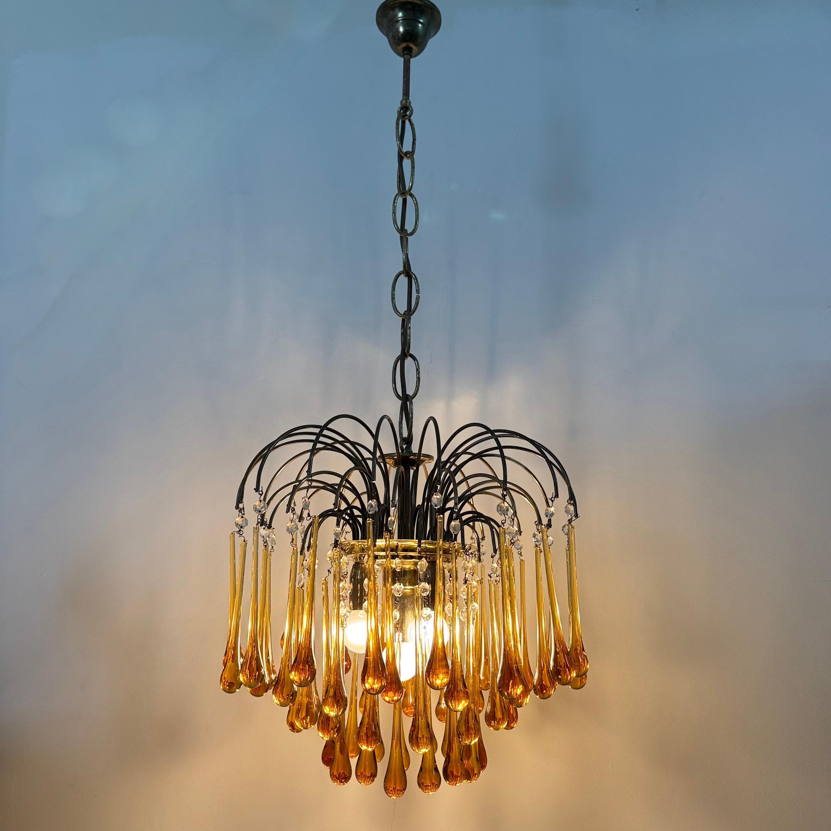 Lampadario a goccia in vetro ambrato di Murano di design di metà secolo, anni '70 in vendita 2