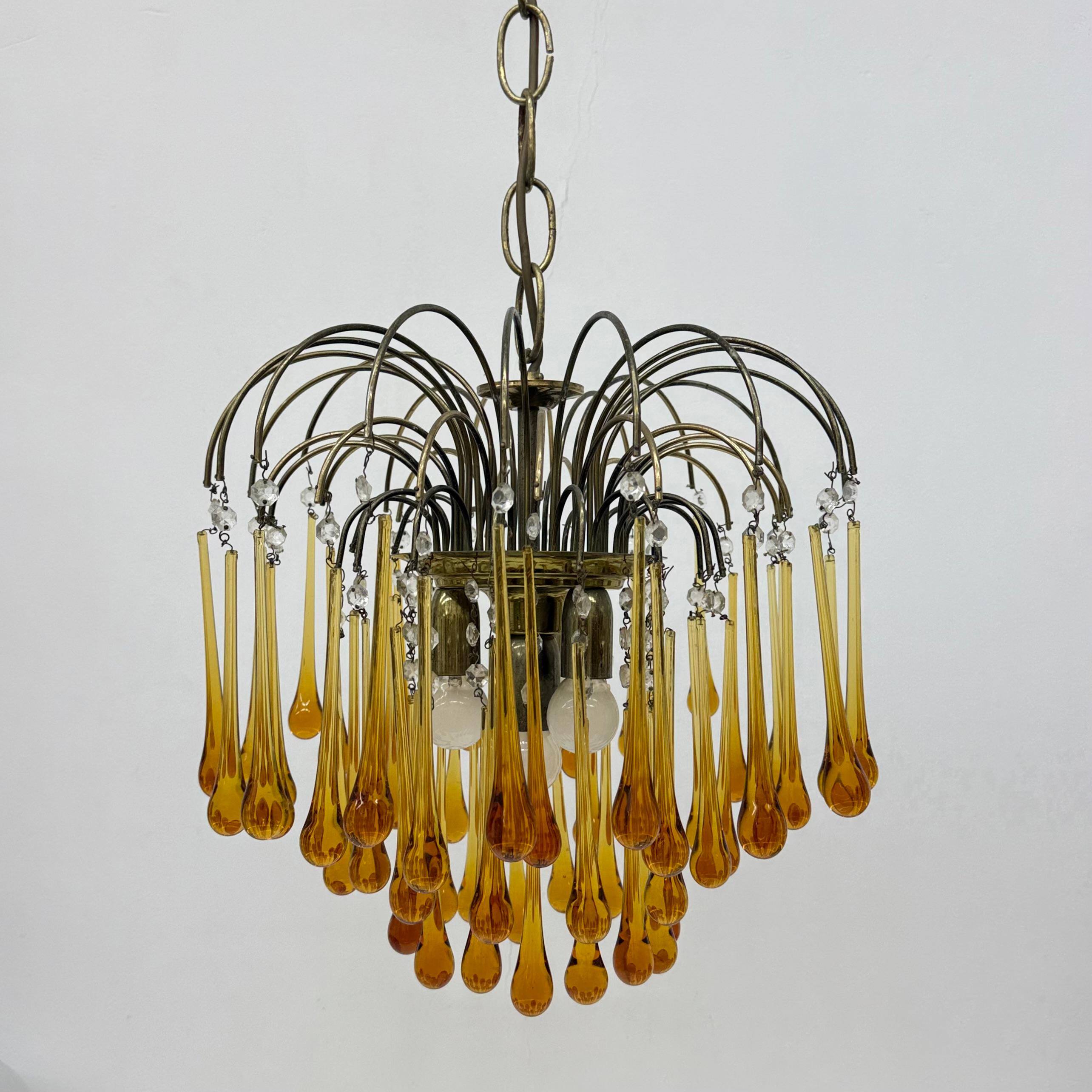 Lampadario a goccia in vetro ambrato di Murano di design di metà secolo, anni '70 in vendita 3