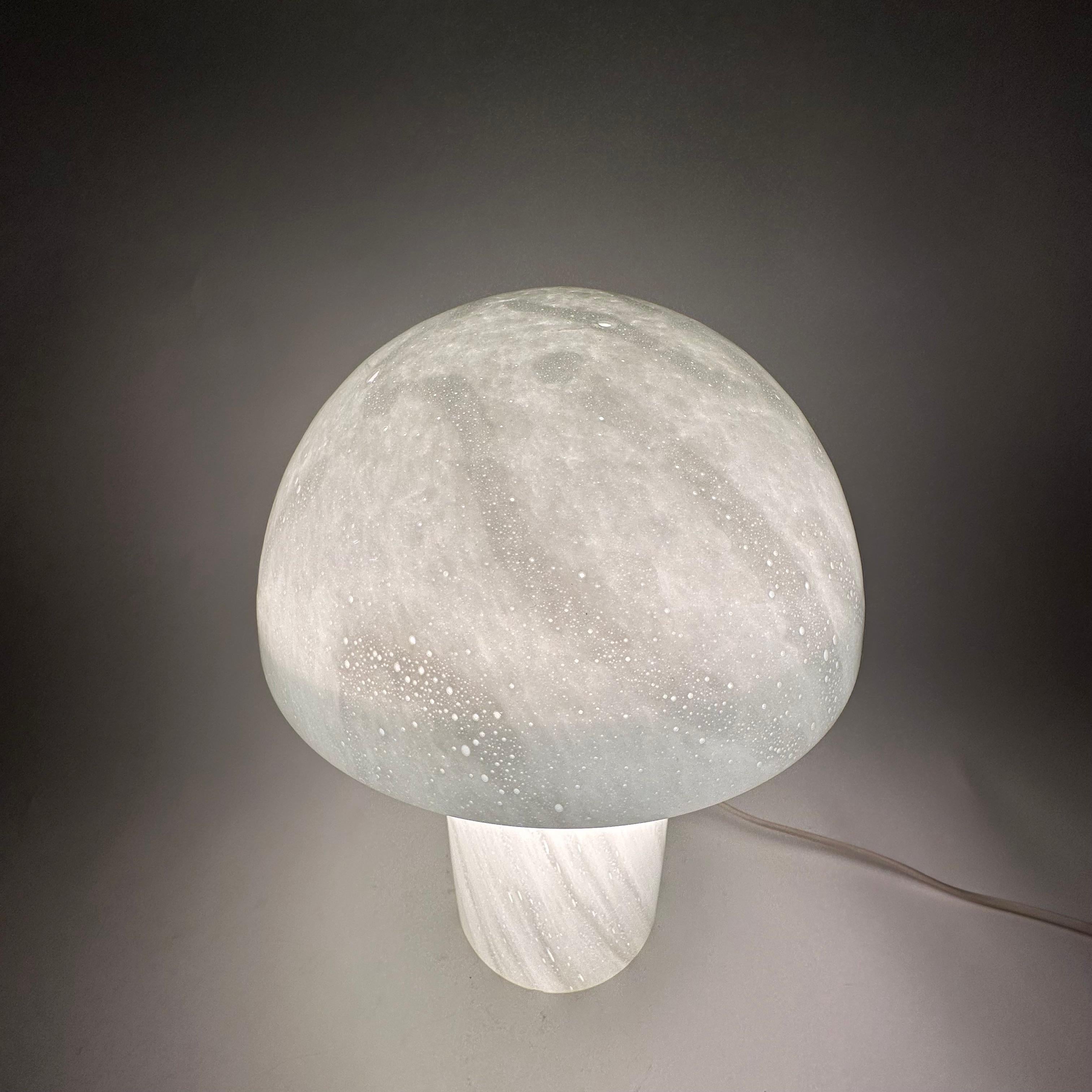 Mid-century design mushroom glass table lamp , 1970’s For Sale 4