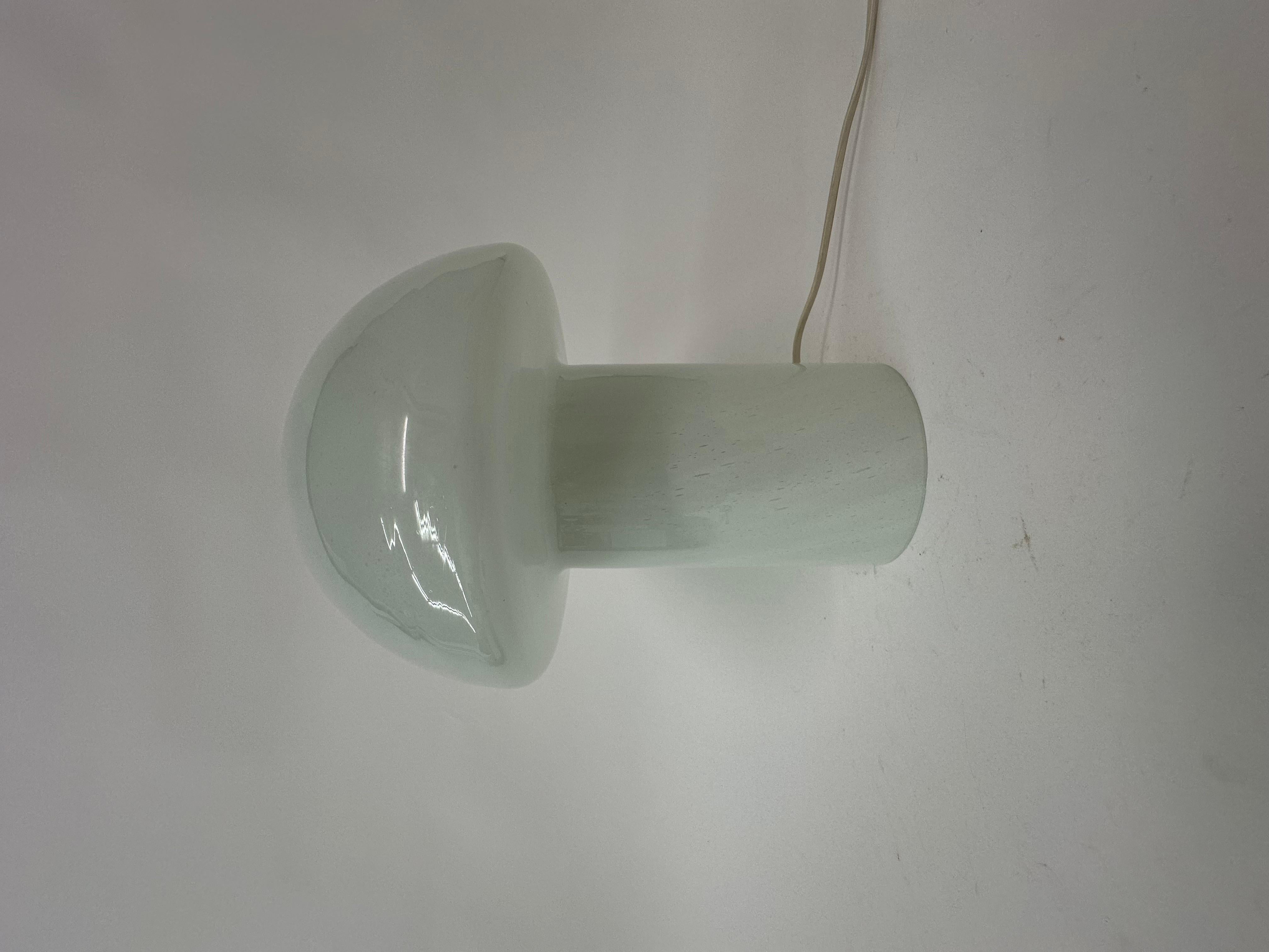 Mid-century design mushroom glass table lamp , 1970’s

Dimensions: 33cm H, 24cm Diameter
Material: Glass
Color: White