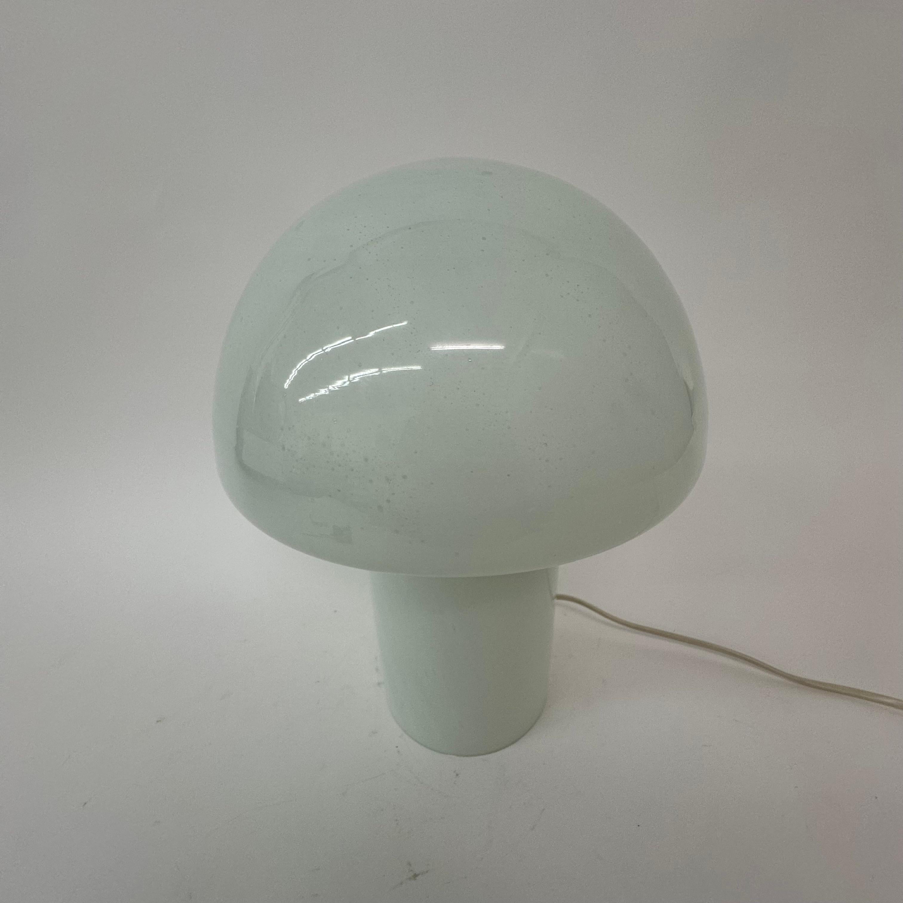 Mid-century design mushroom glass table lamp , 1970’s In Good Condition For Sale In Delft, NL