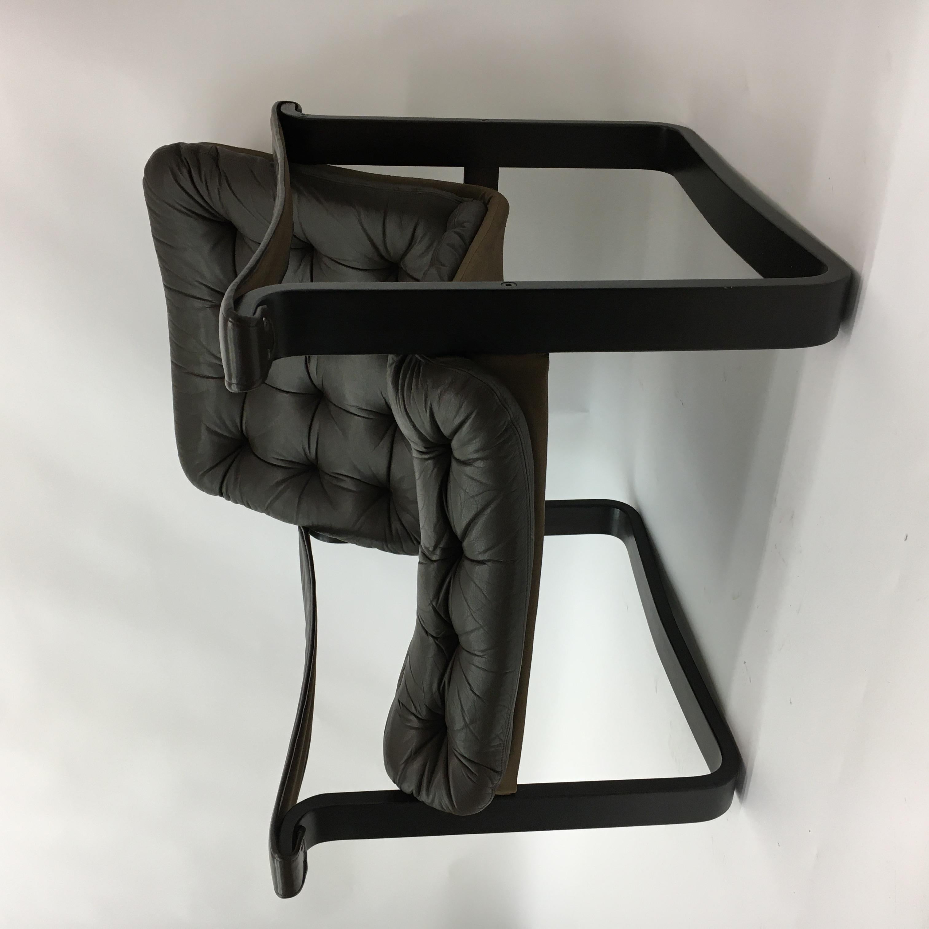 Mid-century design OY BJ Dahlqvist AB Dark Brown Leather safari lounge chair For Sale 4