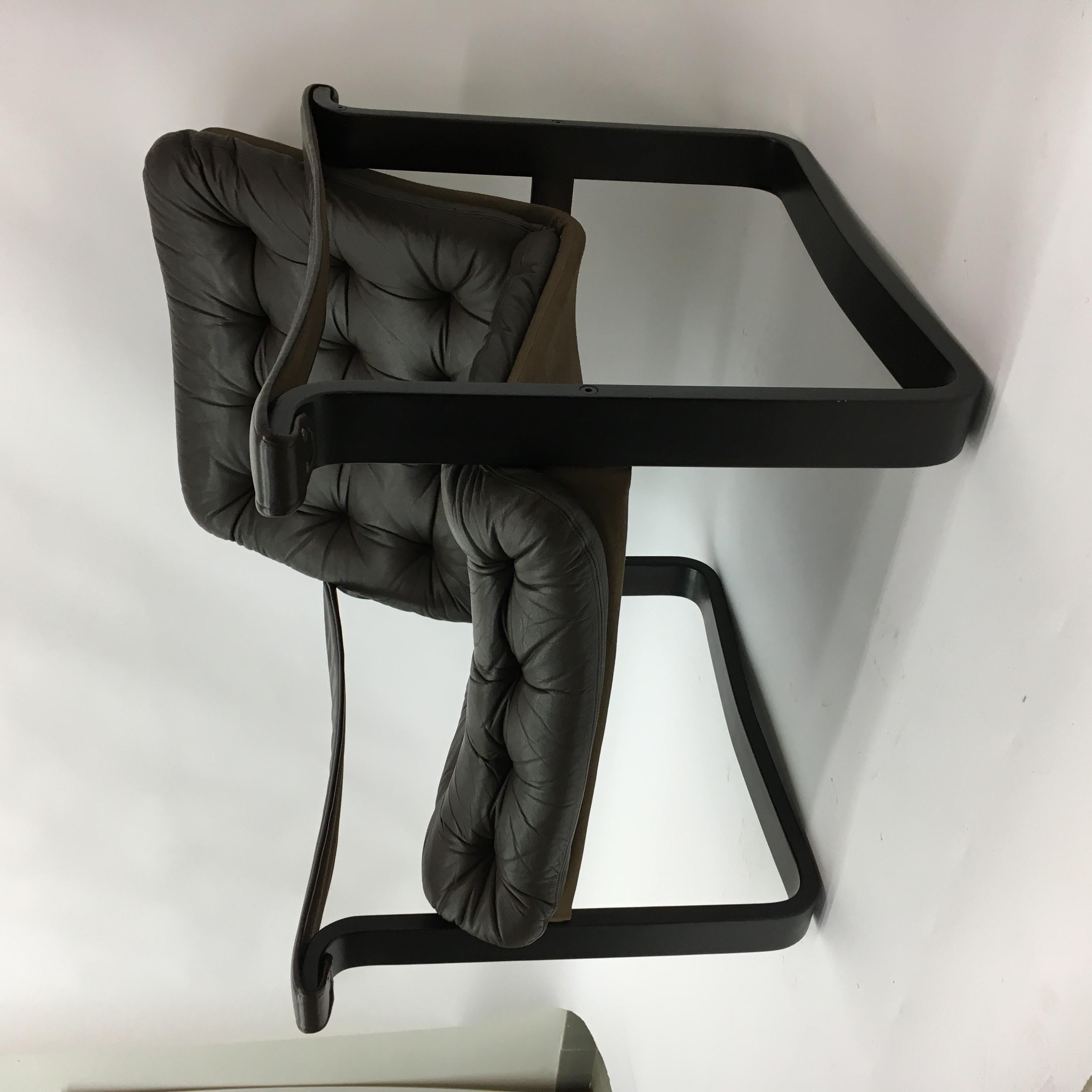 Mid-century design OY BJ Dahlqvist AB Dark Brown Leather safari lounge chair For Sale 5