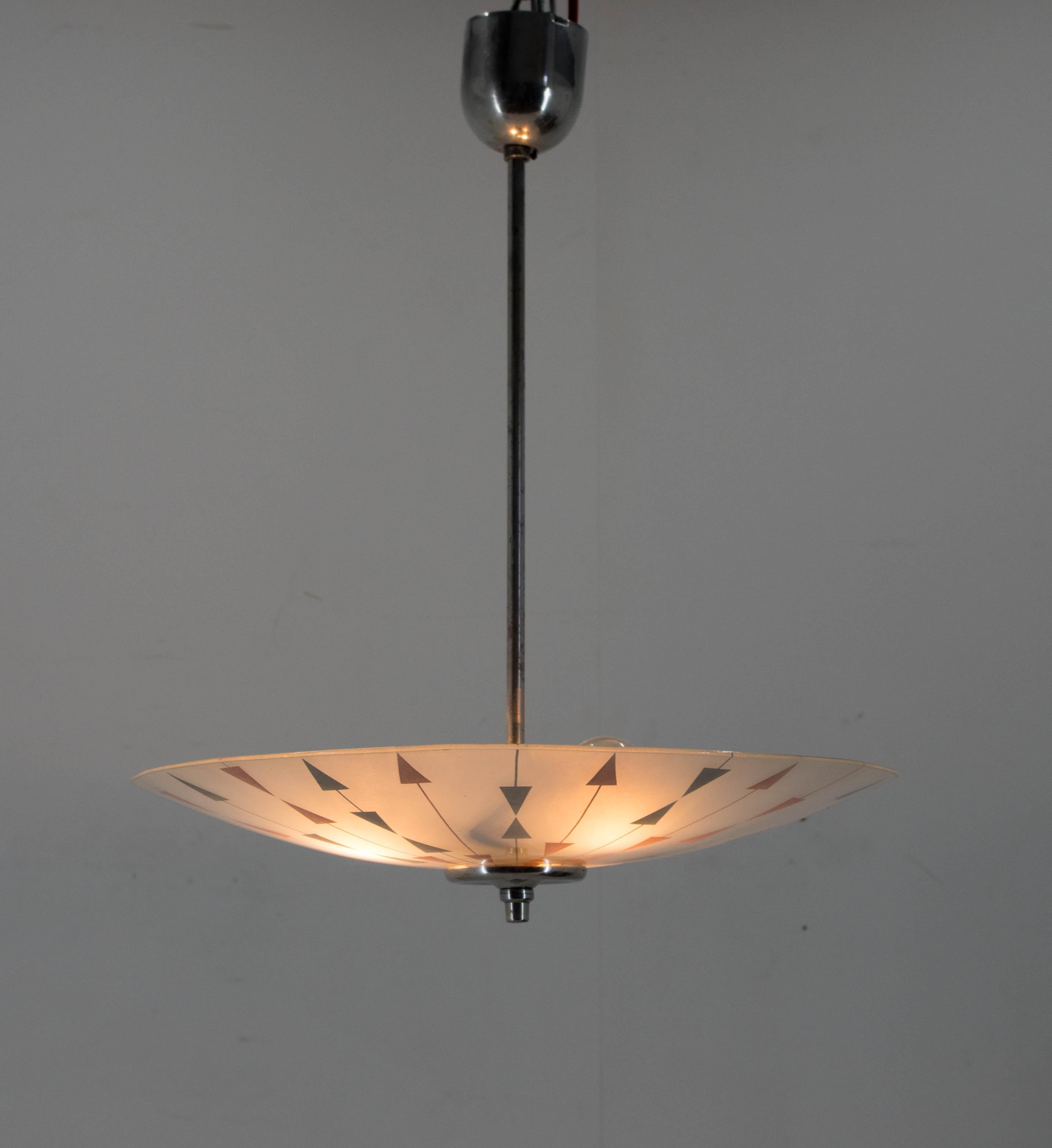 Pendentif design du milieu du siècle, années 1960, deux disponibles Bon état - En vente à Praha, CZ