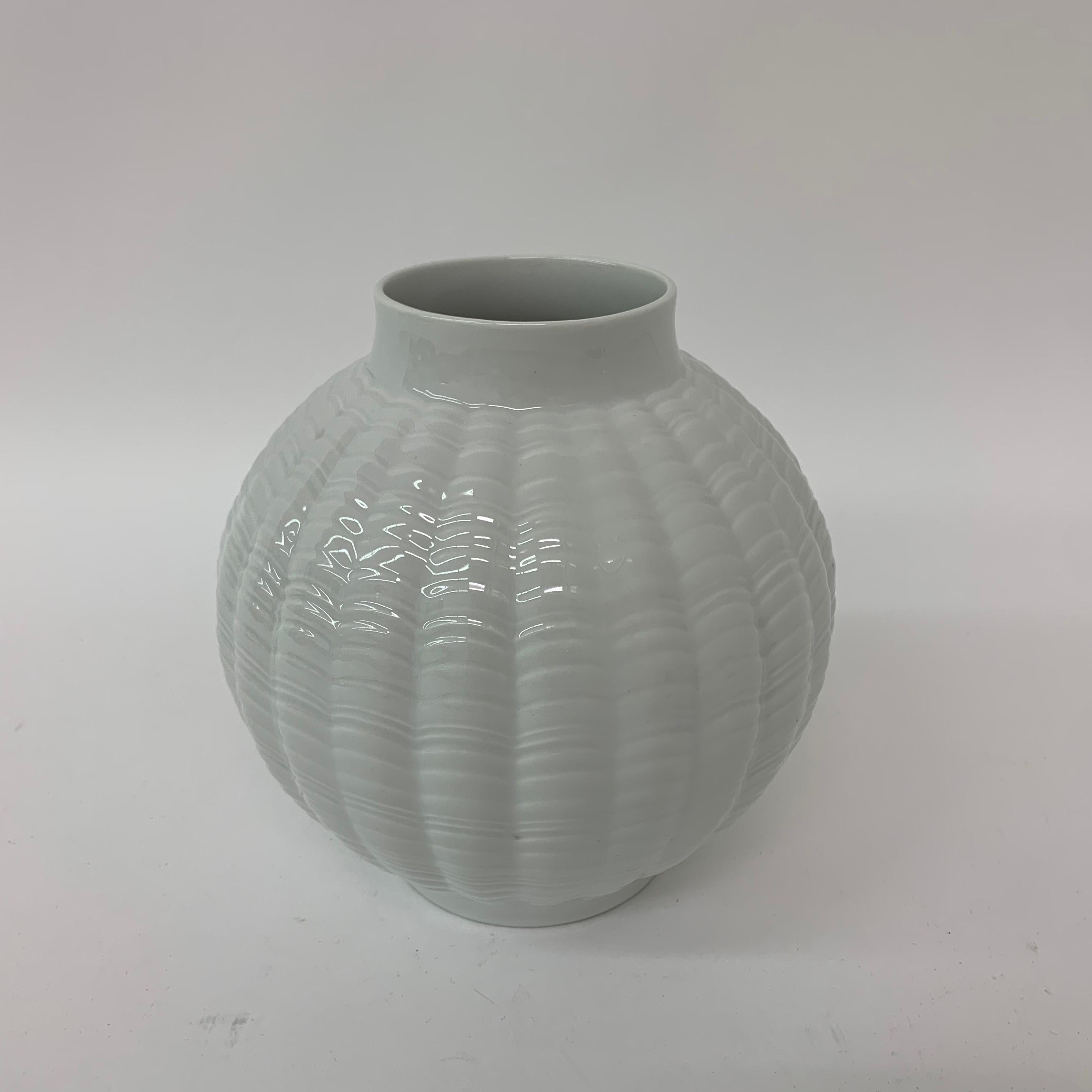 Mid-Century Design Porcelain Eschenbach Vase Kaiser Germany, 1970’s In Good Condition For Sale In Delft, NL