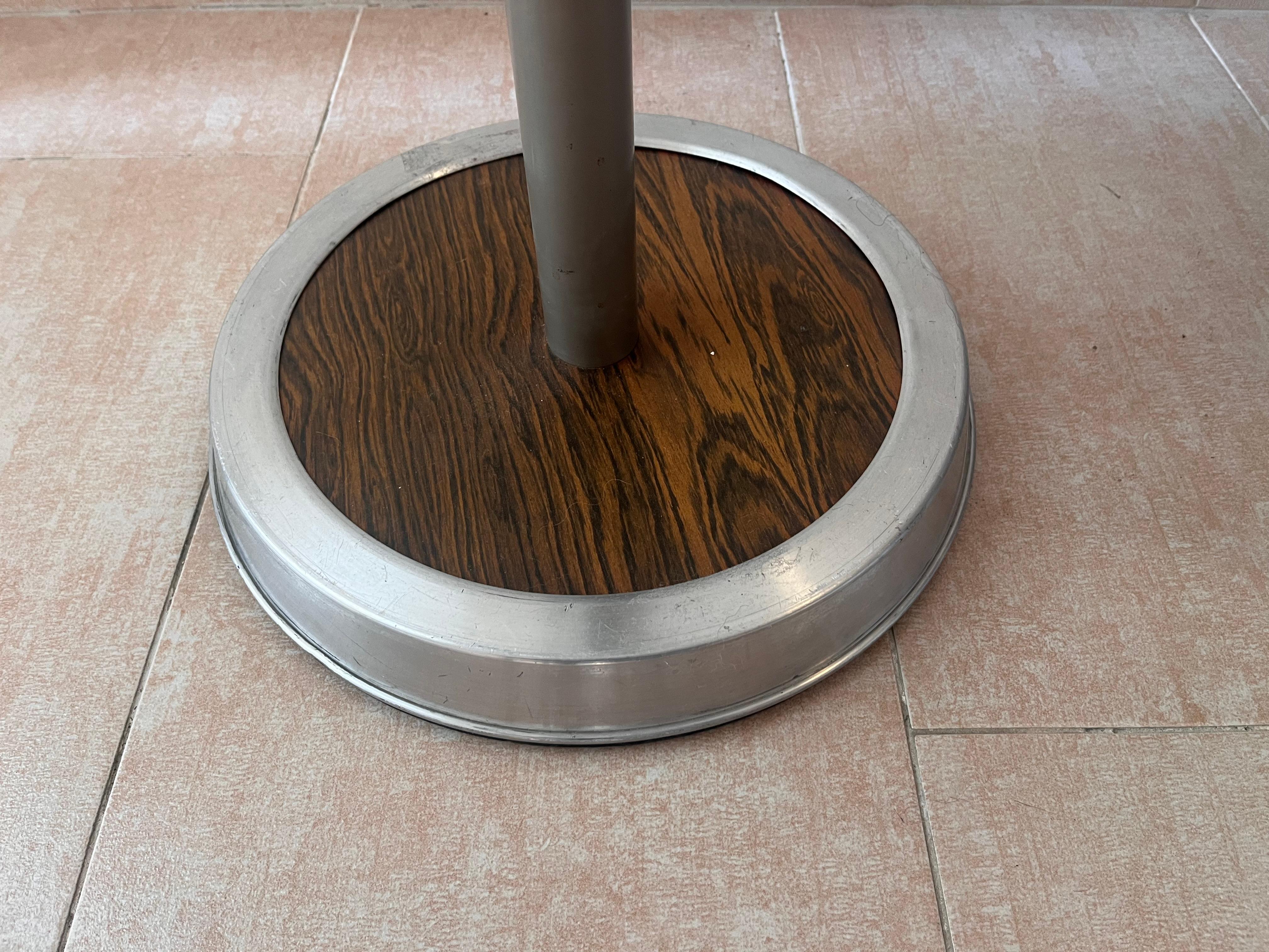 Mid century DESIGN Rosenholz und Aluminium skandinavischer Kleiderständer - 1960er Jahre (Dänisch) im Angebot