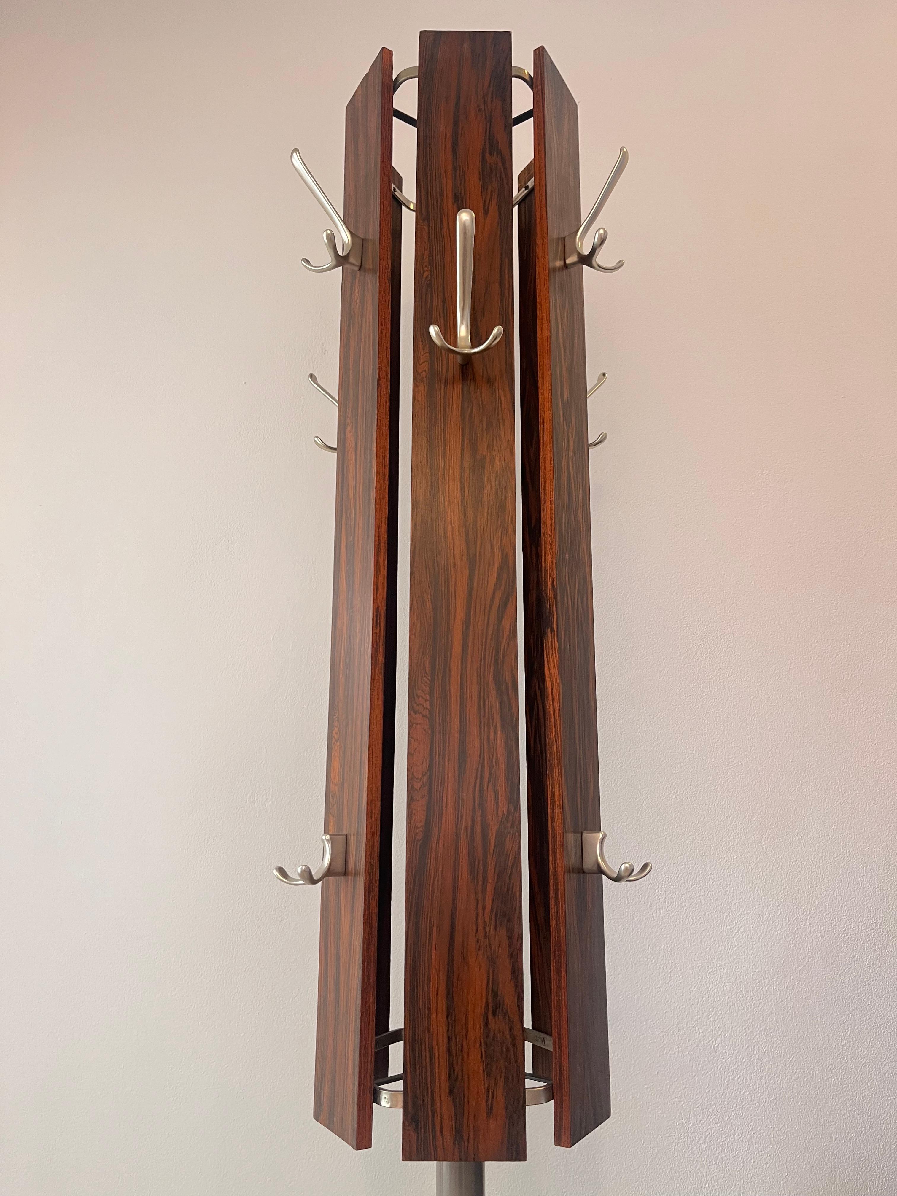 Mid century DESIGN Rosenholz und Aluminium skandinavischer Kleiderständer - 1960er Jahre im Angebot 1
