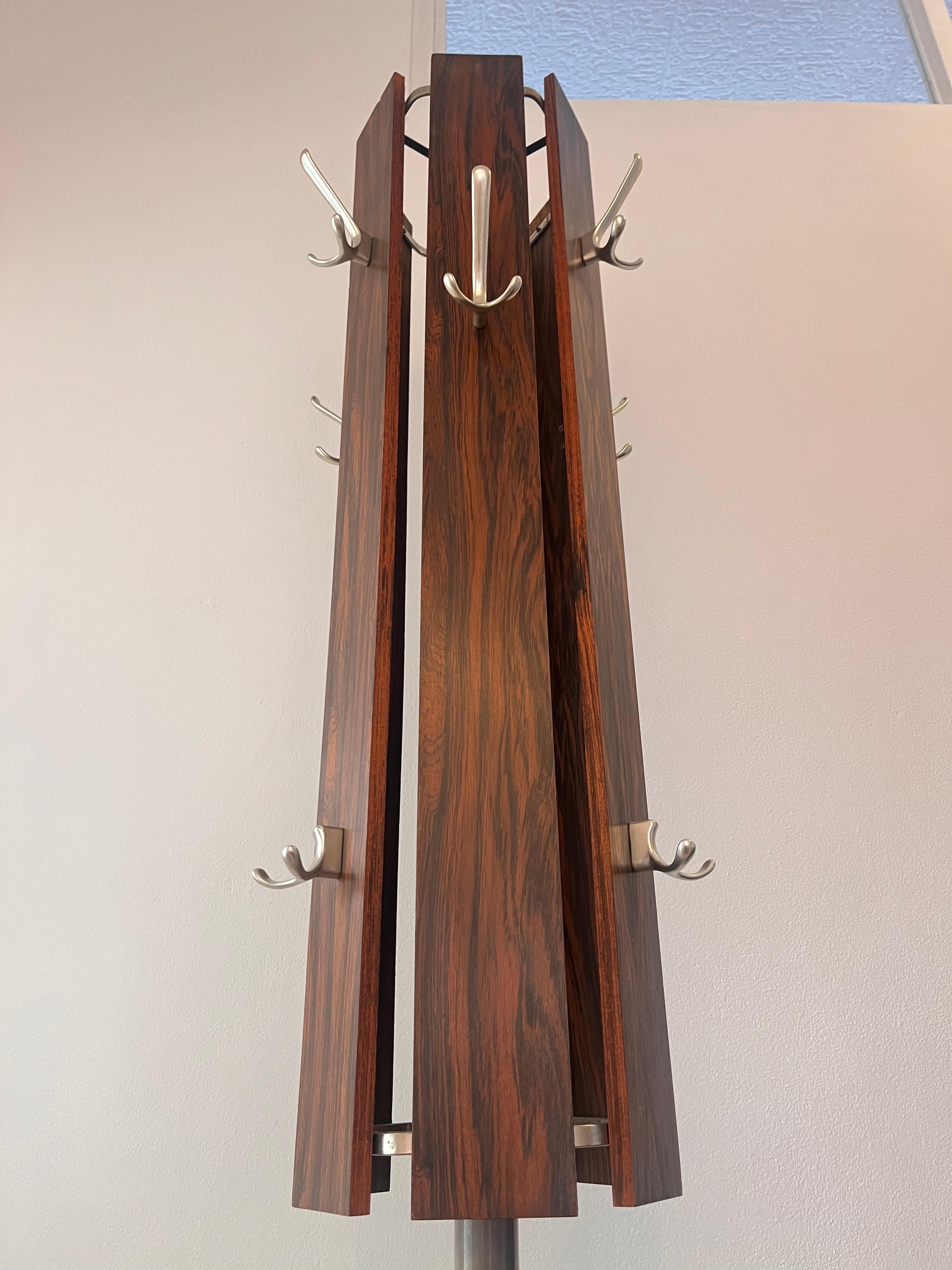 Mid century DESIGN Rosenholz und Aluminium skandinavischer Kleiderständer - 1960er Jahre im Angebot 2