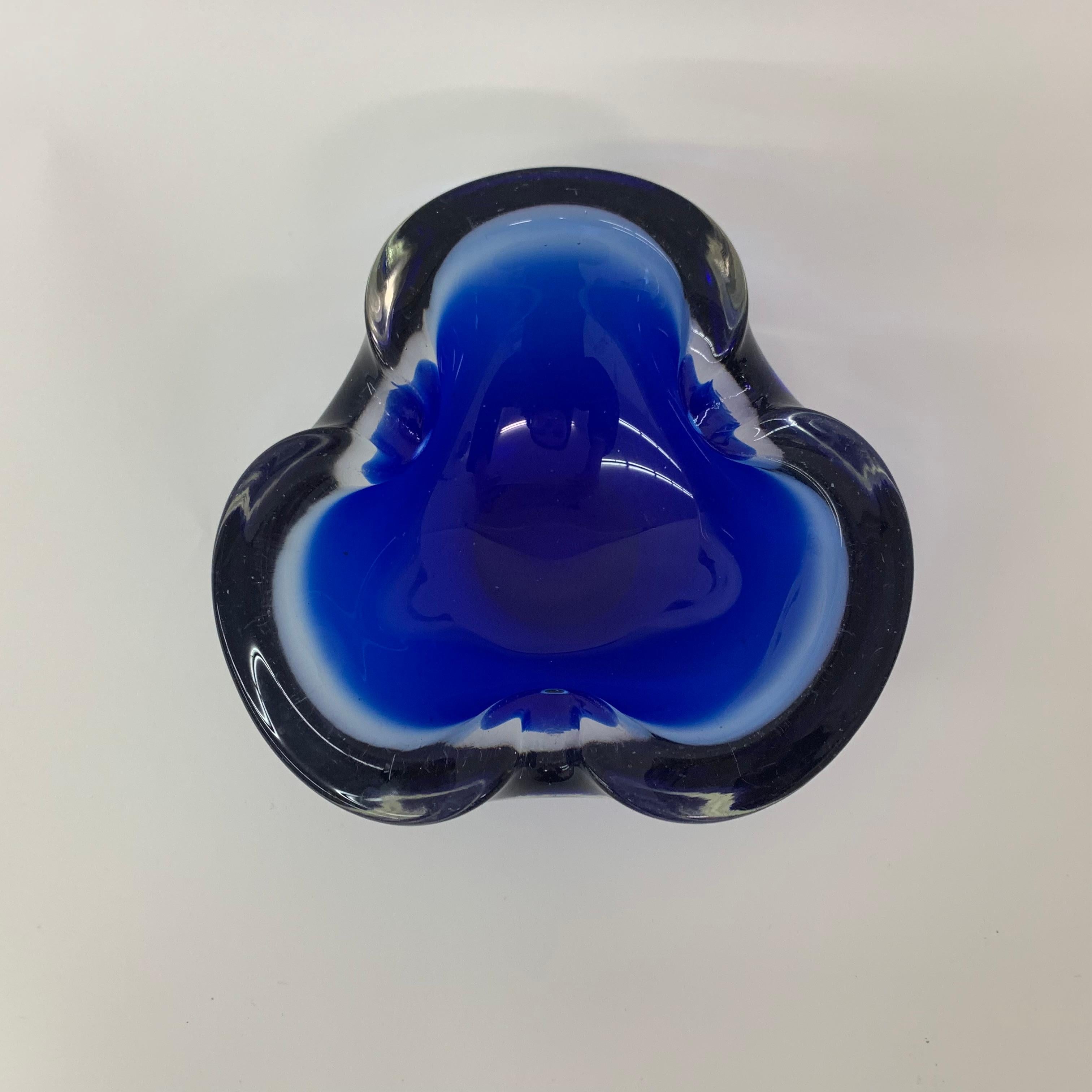 Set di 4 ciotole in vetro di Murano blu dal design di metà secolo, anni '70 in vendita 3