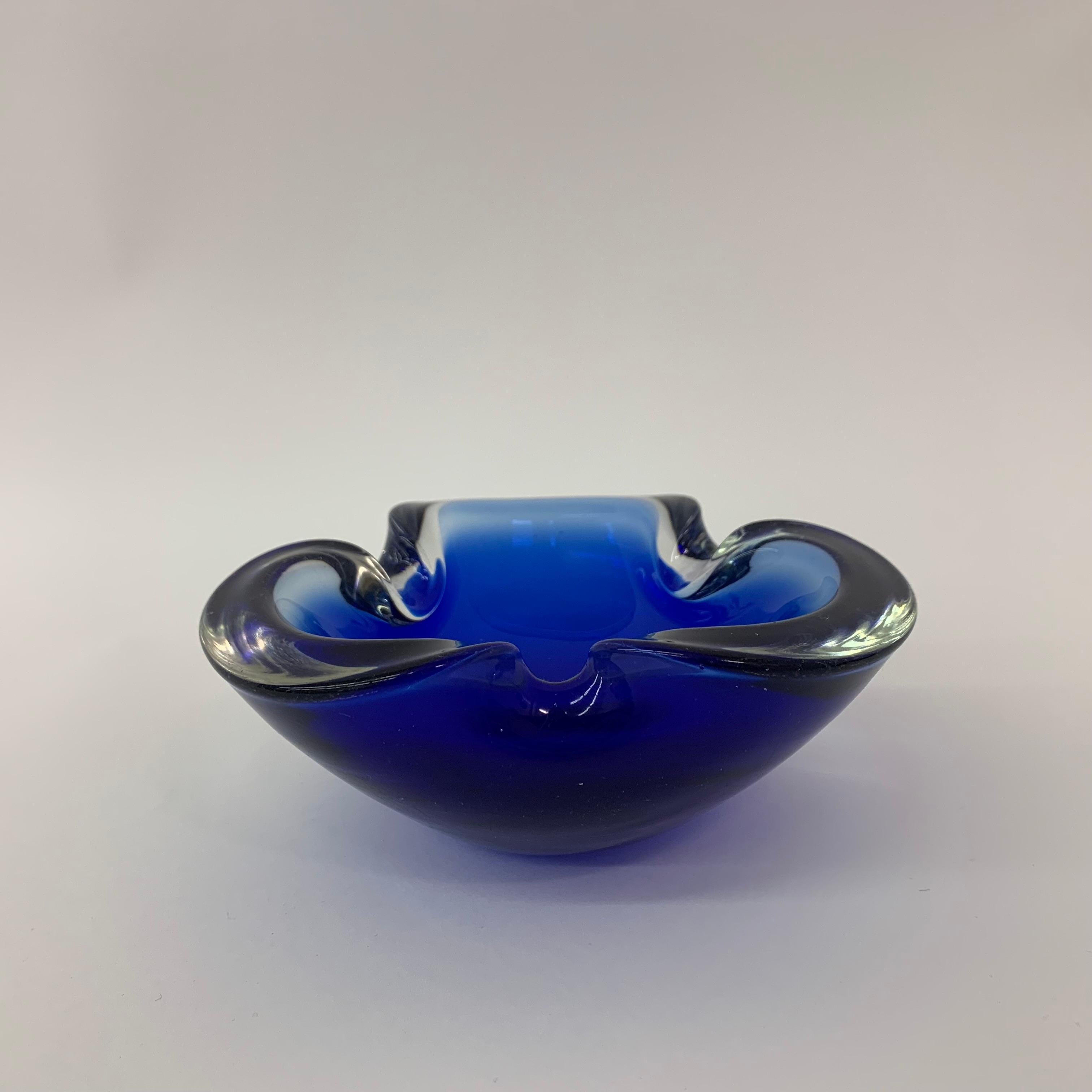 Set di 4 ciotole in vetro di Murano blu dal design di metà secolo, anni '70 in vendita 4
