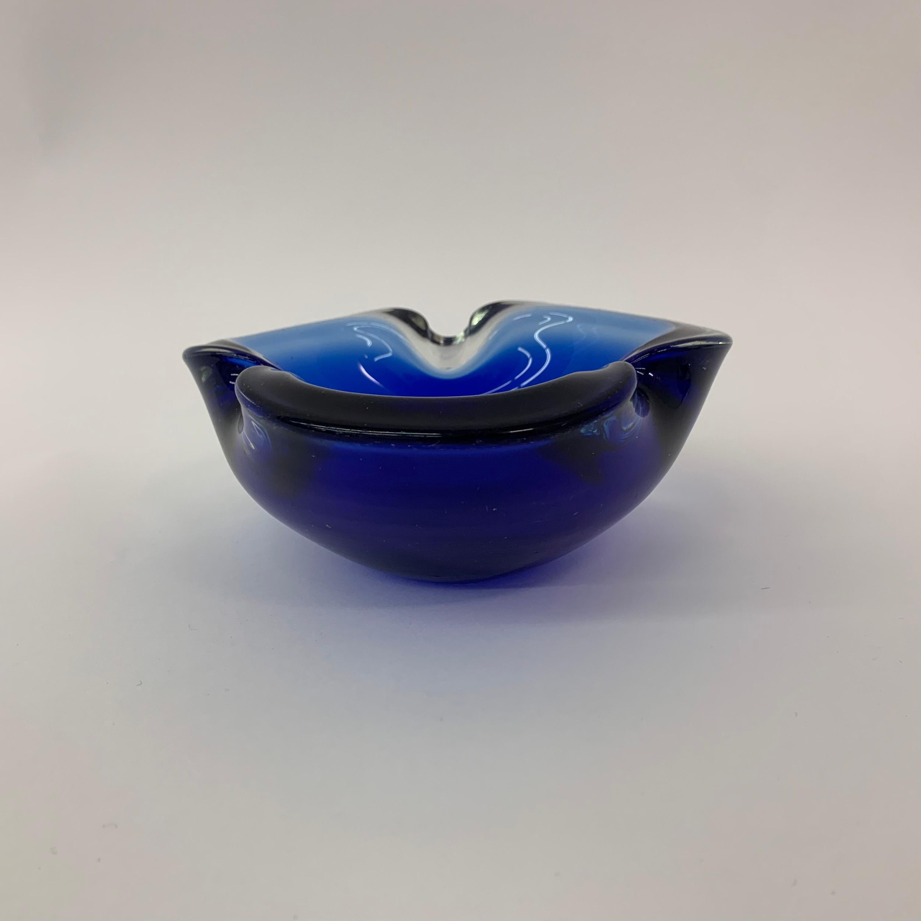 Set di 4 ciotole in vetro di Murano blu dal design di metà secolo, anni '70 in vendita 5