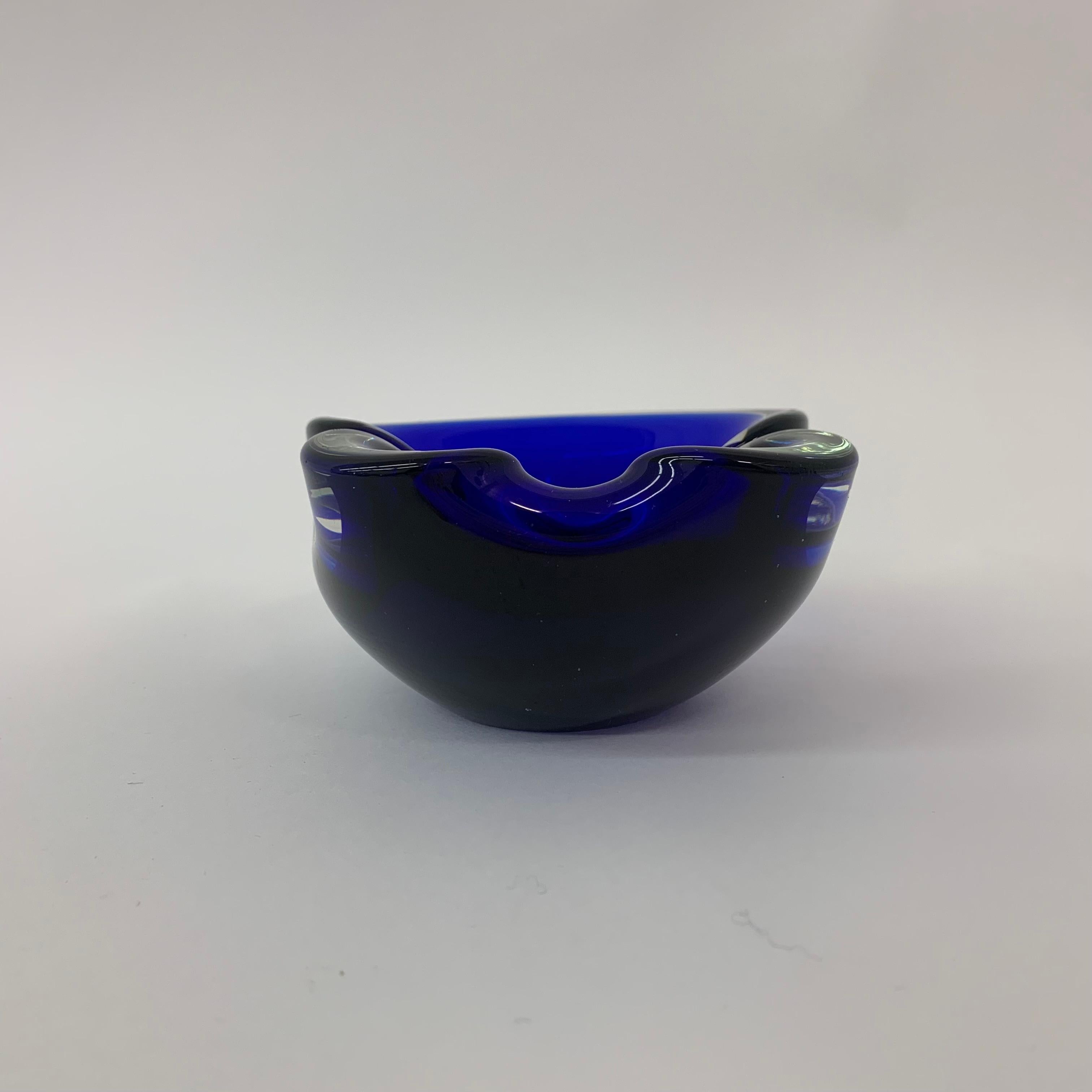 Set di 4 ciotole in vetro di Murano blu dal design di metà secolo, anni '70 in vendita 13