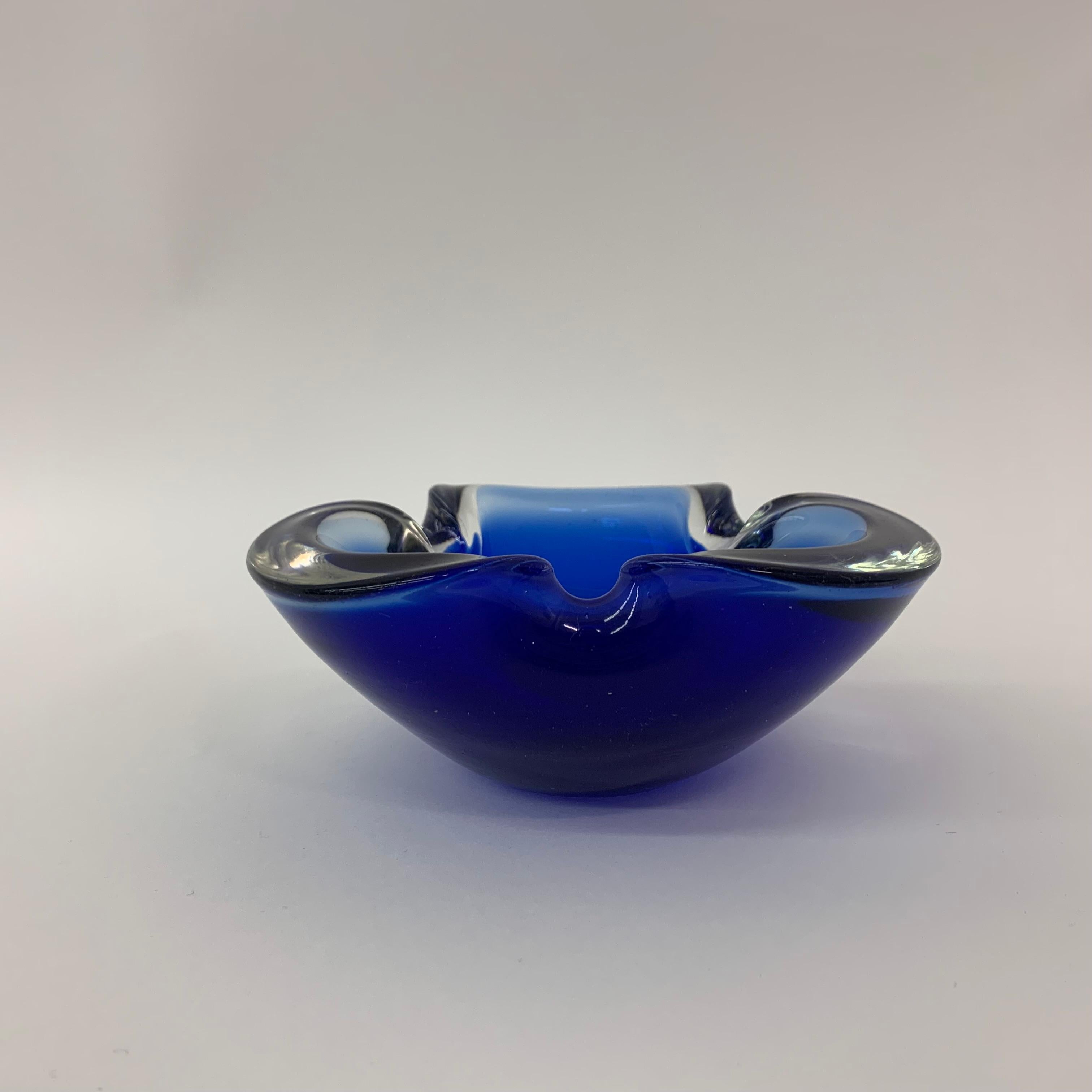 Set di 4 ciotole in vetro di Murano blu dal design di metà secolo, anni '70 in vendita 1