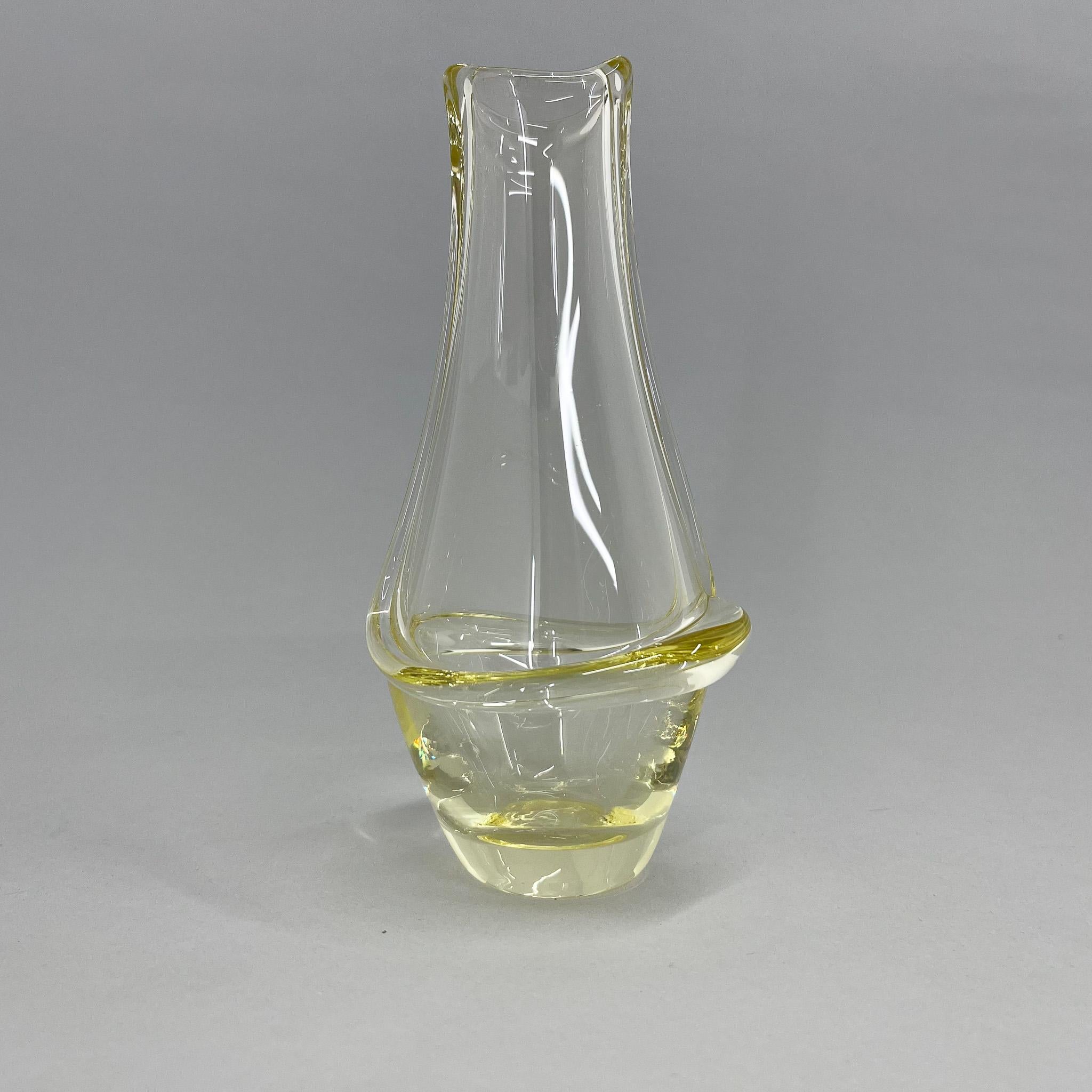 Czech Mid-Century Design Small Vase by Frantisek Zemek for Mstisov Glassworks, 1960's For Sale