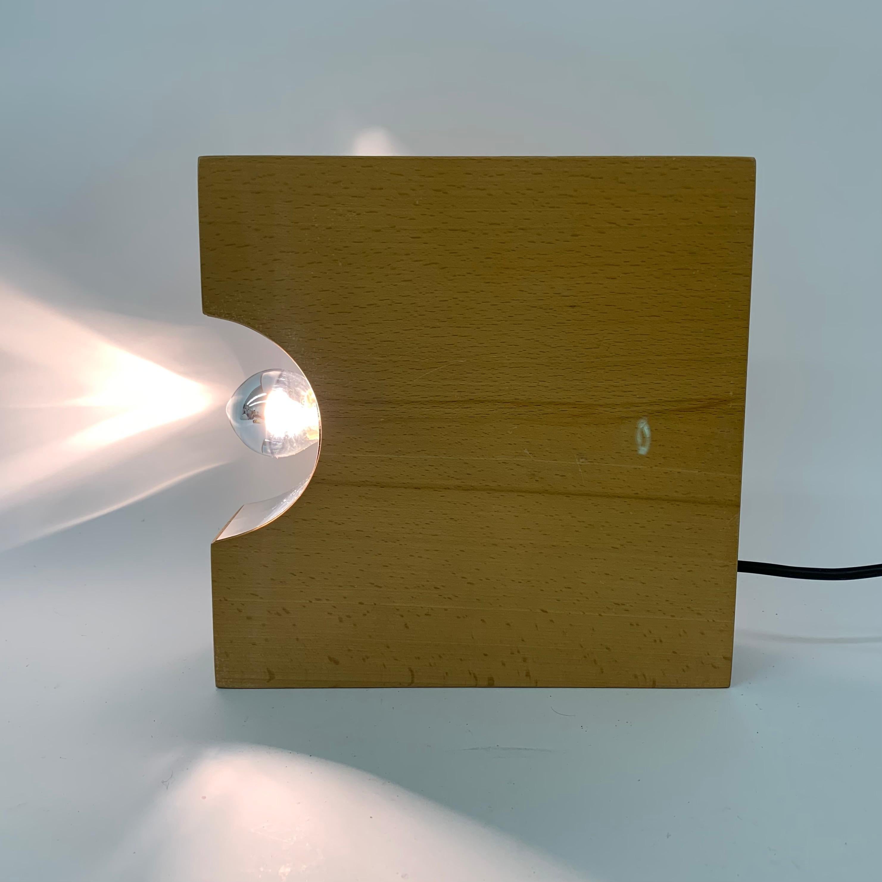Mid-Century Design Solid Wood Block Table Lamp, 1970’s Minimalist In Good Condition For Sale In Delft, NL