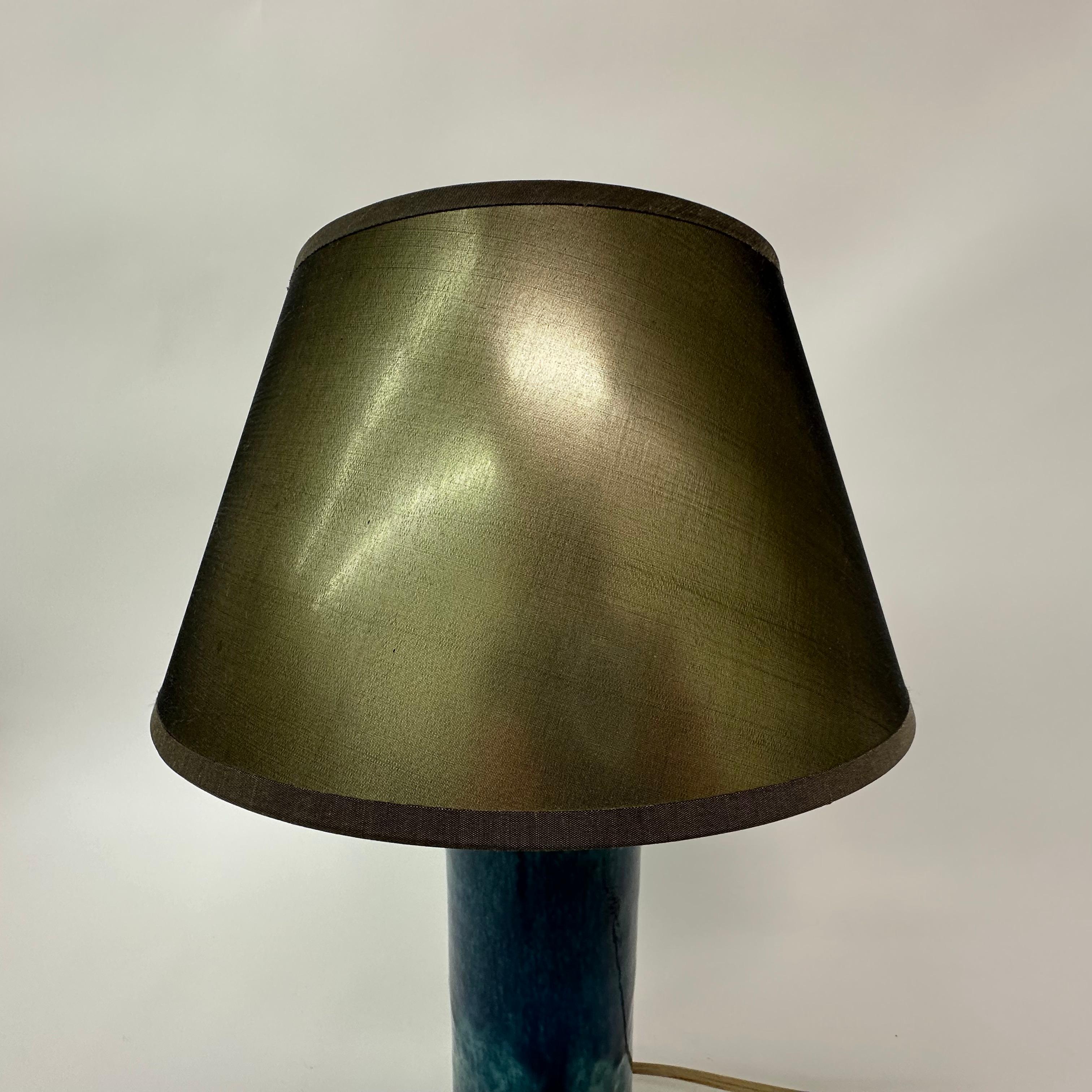 Lampe de table design du milieu du siècle en céramique bleue, années 1970 en vente 3