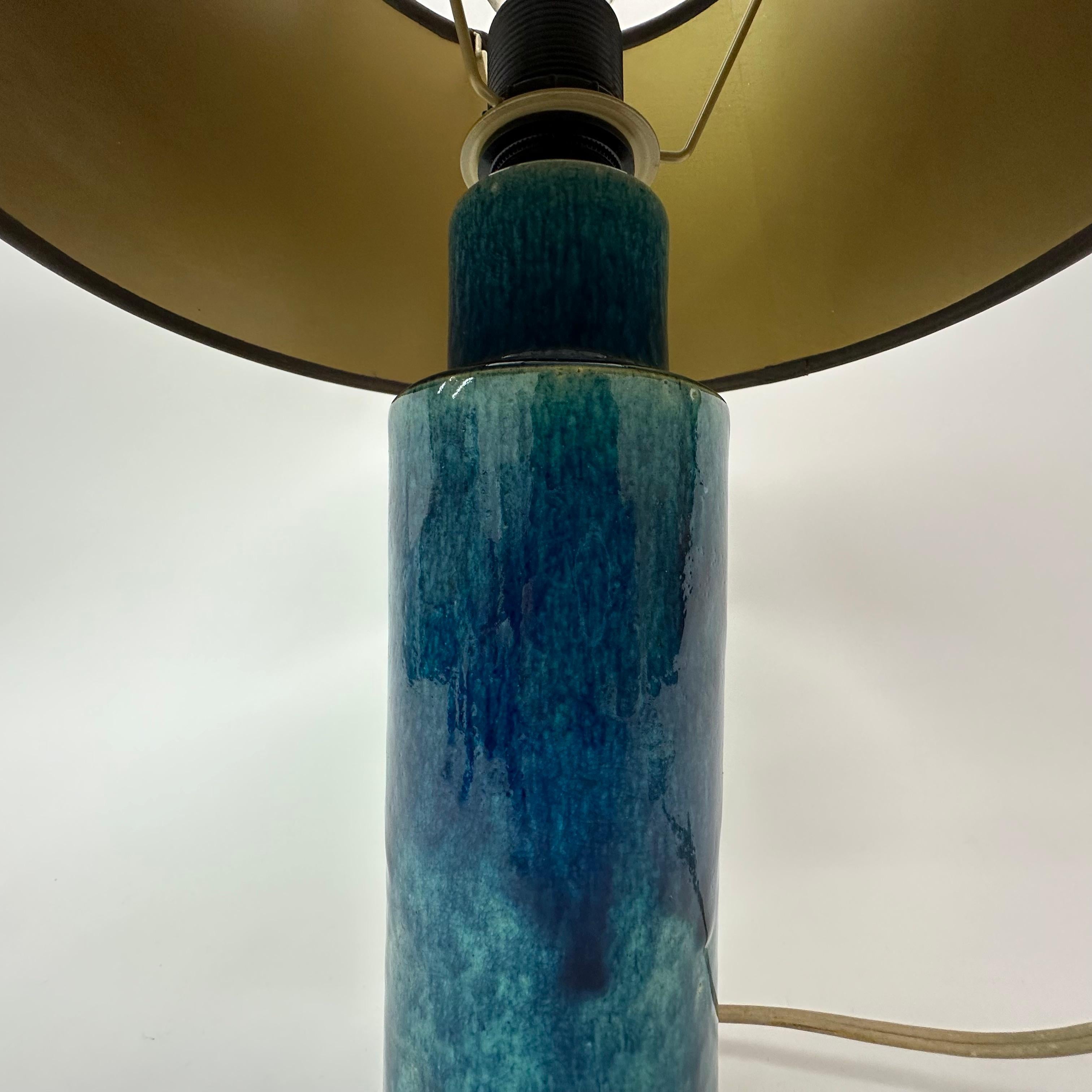 Lampe de table design du milieu du siècle en céramique bleue, années 1970 en vente 2