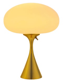Lampe de table Mid Century Design de Designline en laiton avec abat-jour dépoli blanc
