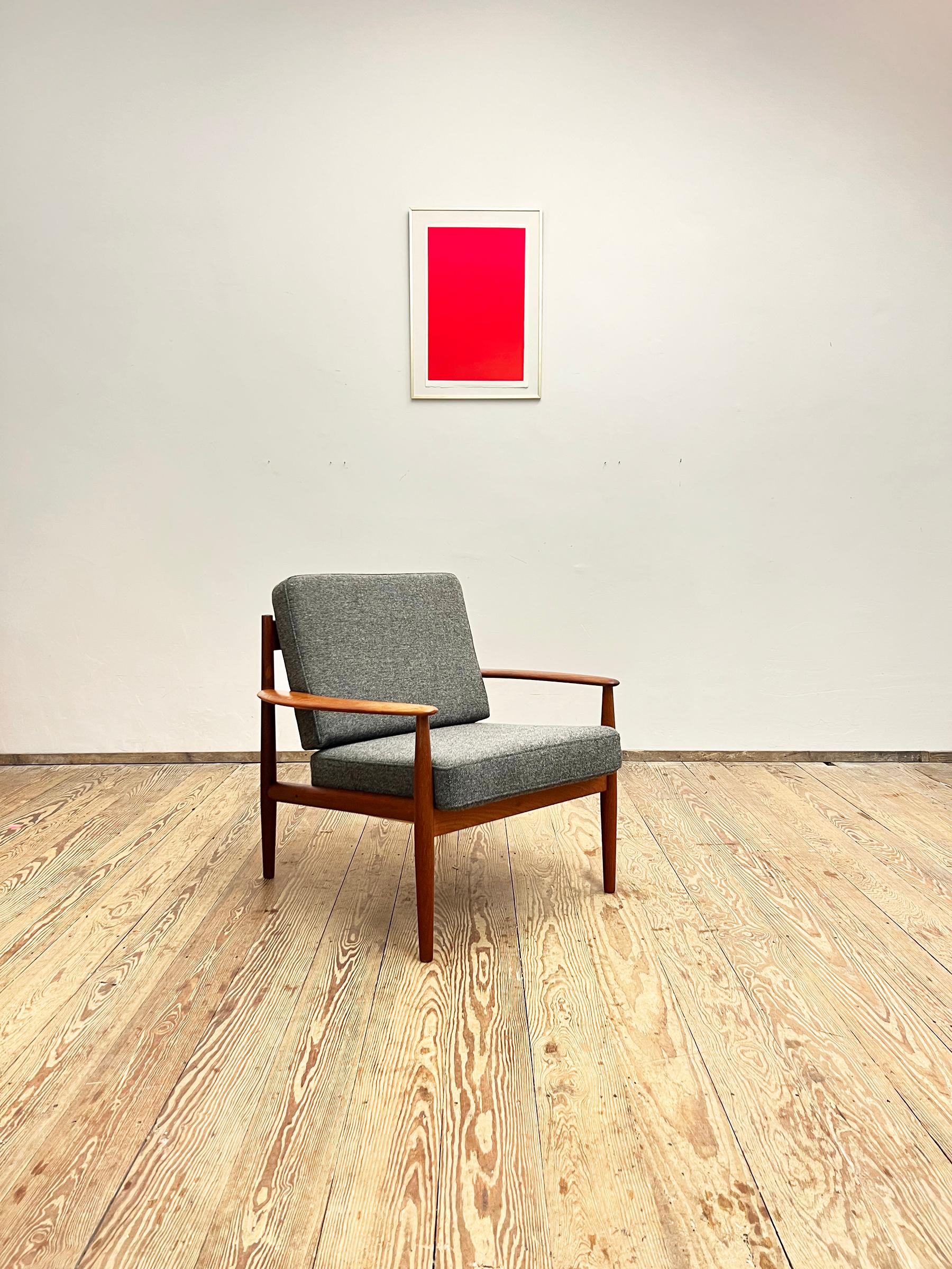 Dimensioni: 73 x 75 x 77 cm (Larghezza x Altezza x Profondità)

Questa bellissima poltrona lounge è stata disegnata da Grete Jalk per France and Son negli anni '50 in Danimarca. La forma elegante e le proporzioni fragili fanno di questa poltrona