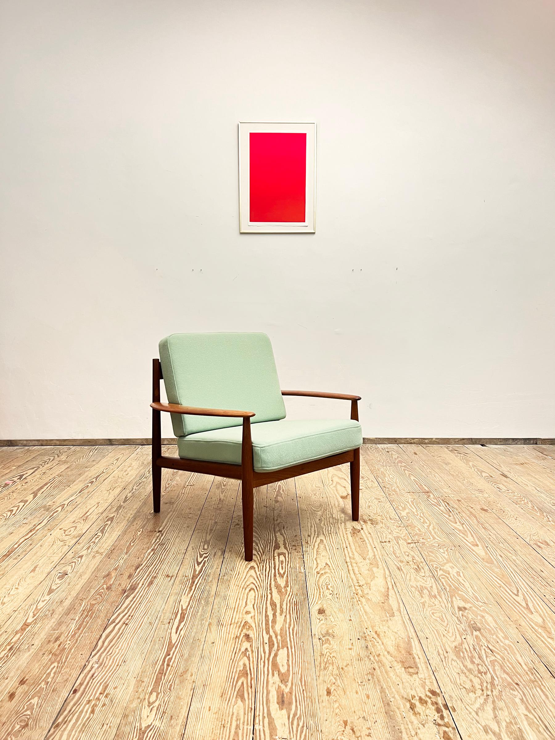 Abmessungen: 73 x 75 x 77 cm (Breite x Höhe x Tiefe)

Dieser schöne Loungesessel wurde in den 1950er Jahren von Grete Jalk für France and Son in Dänemark entworfen. Die elegante Form und die fragilen Proportionen machen diesen Sessel zu einem der
