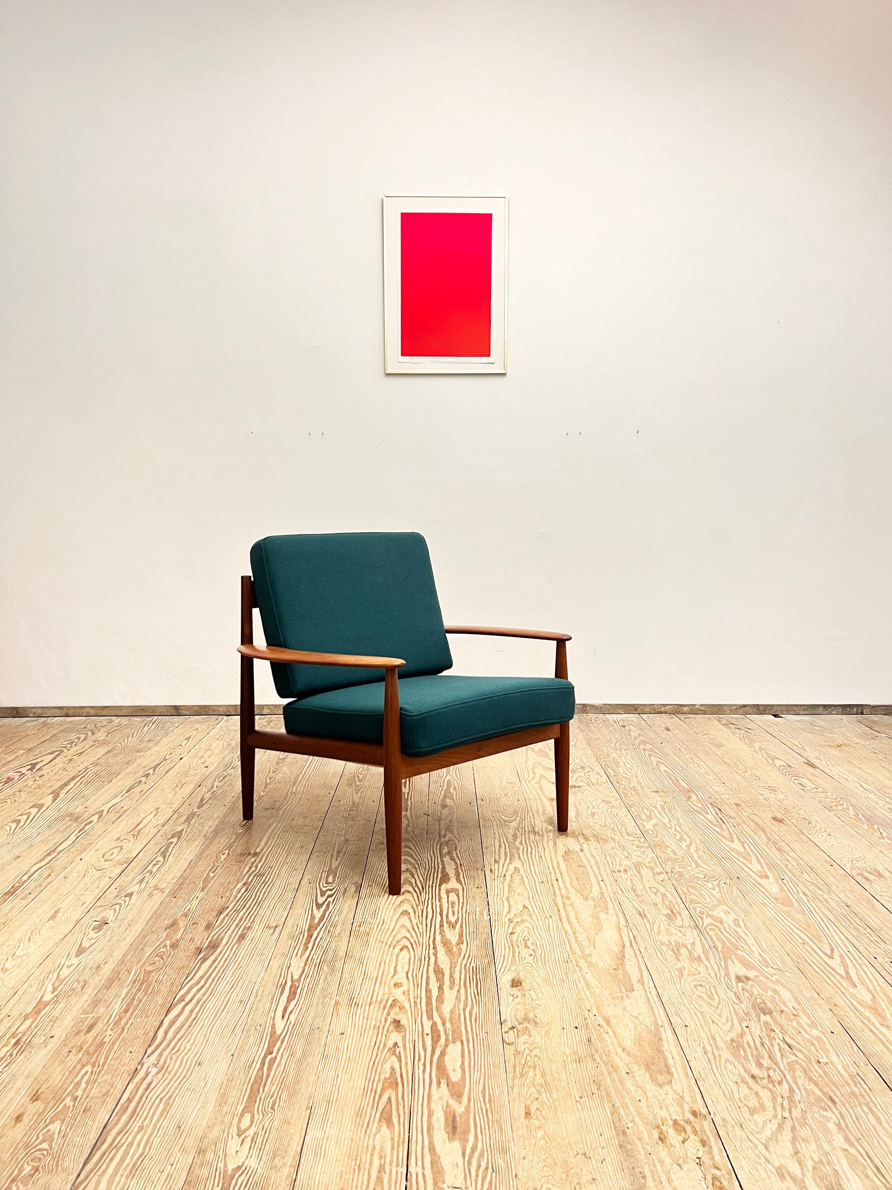 Dimensions : 73 x 75 x 77 cm (Largeur x Hauteur x Profondeur)

Cette magnifique chaise longue a été conçue par Grete Jalk pour France and Son dans les années 1950 au Danemark. La forme élégante et les proportions fragiles font de ce fauteuil l'un